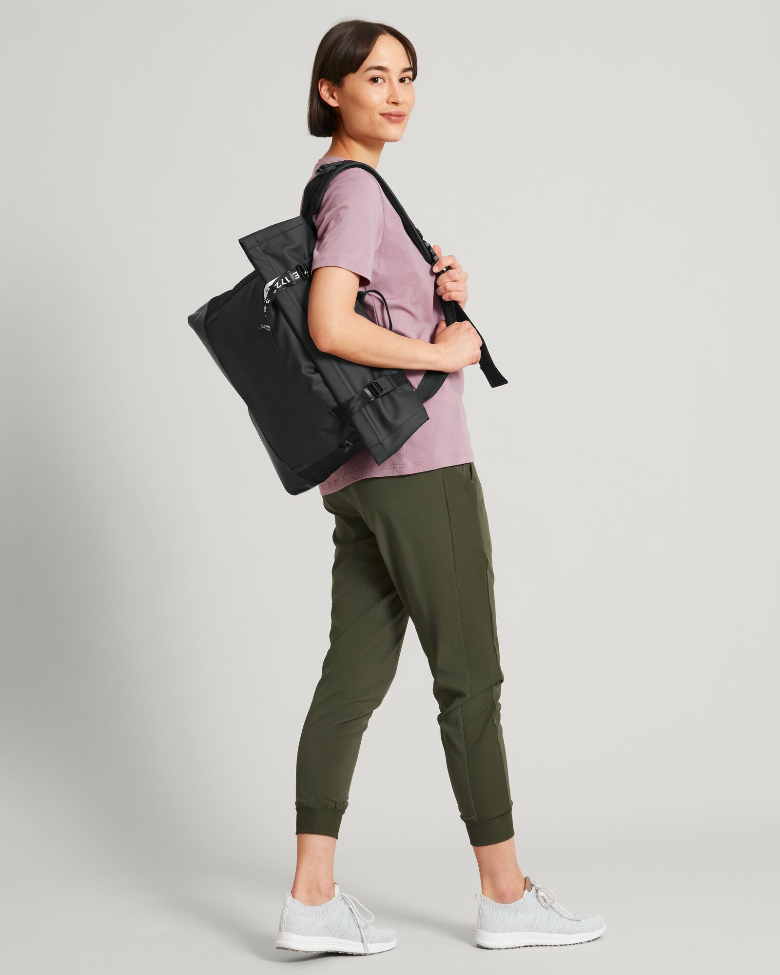 Amphi Urban Messenger Bag 15L Black - Stylish & Durable Crossbody Bag for Commuting, Travel & Everyday Use