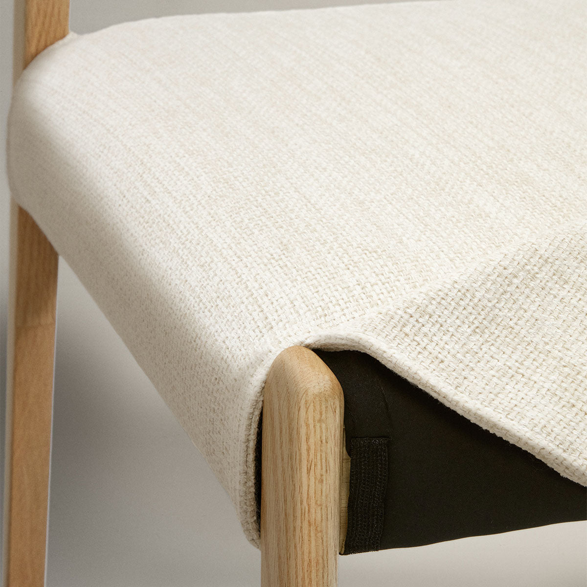 Cudia Modern Dining Chair - Sturdy Wooden Kitchen Chairs with Padded Seat - Comfortable & Stylish for Home, Restaurant, and Office Use