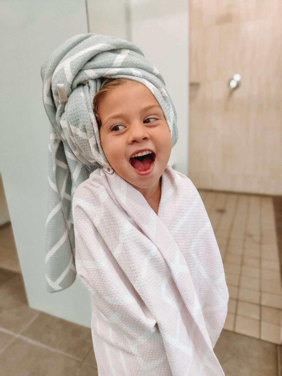 4 Pack Quick Dry Beach Towels & Bath Towels Set - Soft, Absorbent & Lightweight for Travel, Pool, Gym & Outdoor Activities