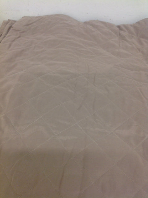 Queen Grey Diamond Coverlet - Luxurious Soft Bedspread for Queen Size Beds | Perfect for Bedroom Decor, Guest Rooms & Cozy Nights