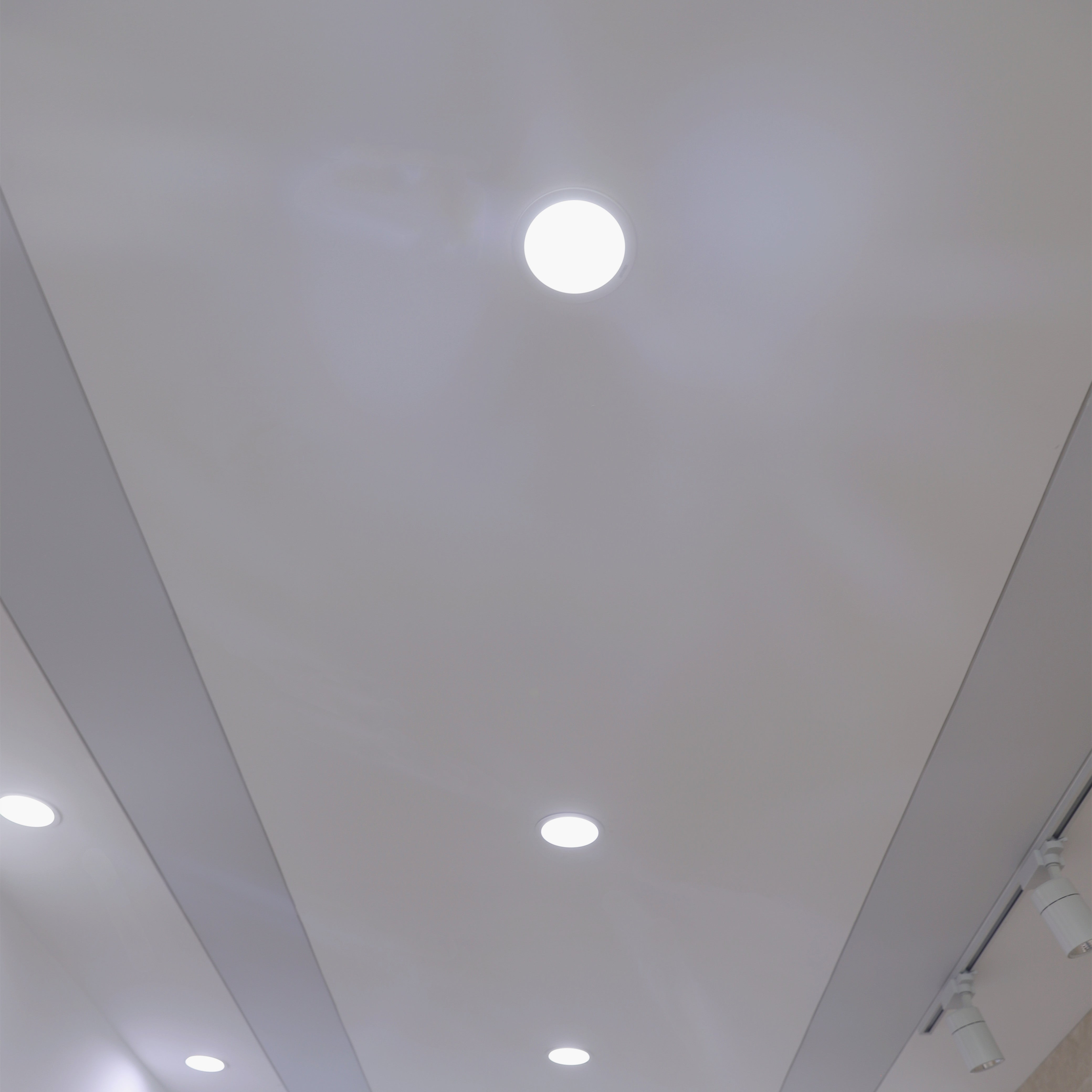 CRI MAX™ CRI 95+ 16W BR30 LED Bulb 5000K Daylight White - Energy Efficient Dimmable Light Bulb for Home, Office, Kitchen & Retail Lighting
