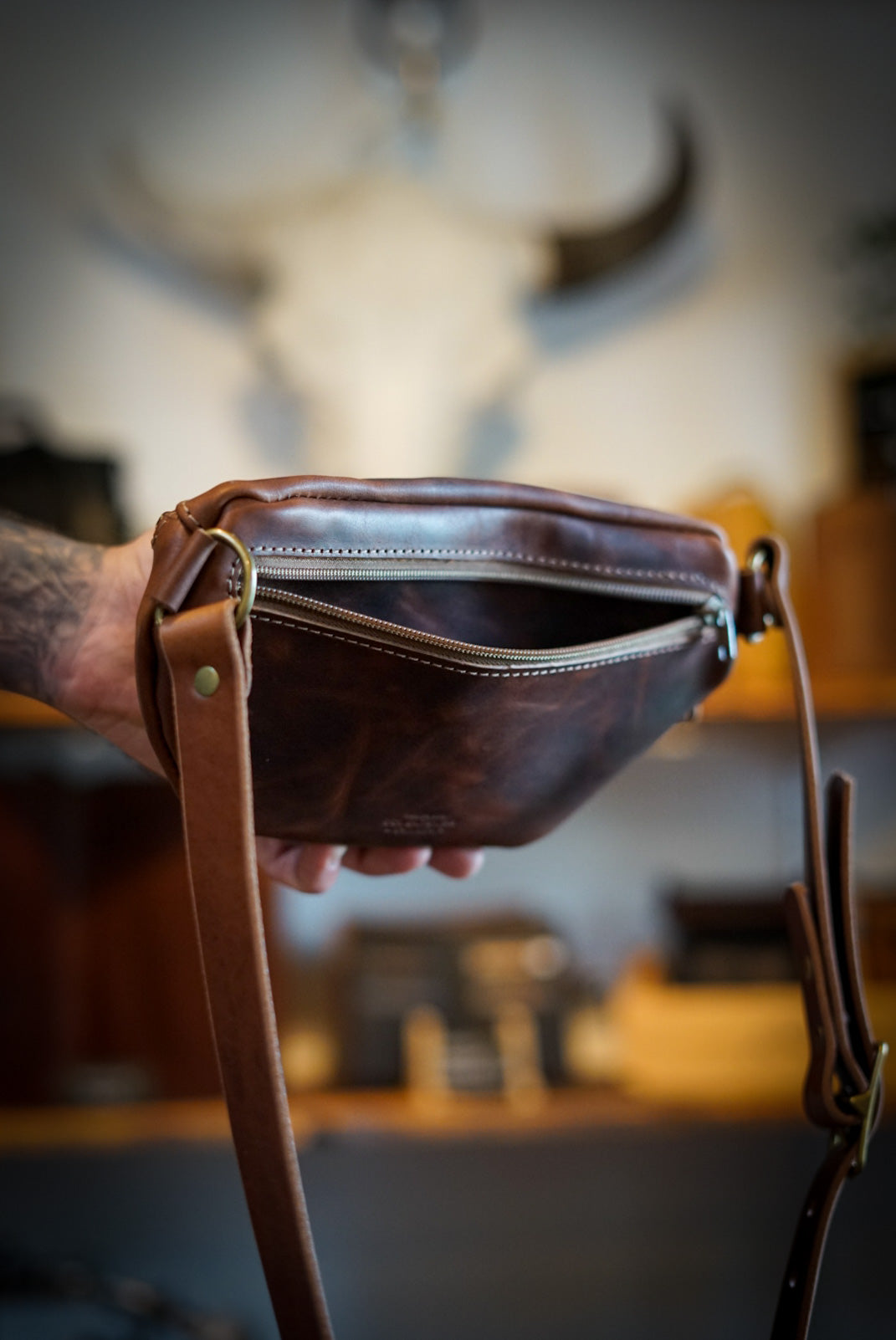 Hardtimes Brown Fanny Pack - Waist Bag for Travel, Hiking & Running - Hands-Free Crossbody Bum Bag for Men & Women