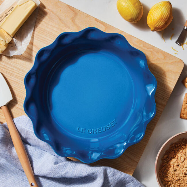 Le Creuset Heritage Pie Dish - 9.5 Inch Ceramic Baking Dish for Pies, Quiches & Tarts | Oven, Microwave & Freezer Safe | Perfect for Holiday Baking & Family Gatherings