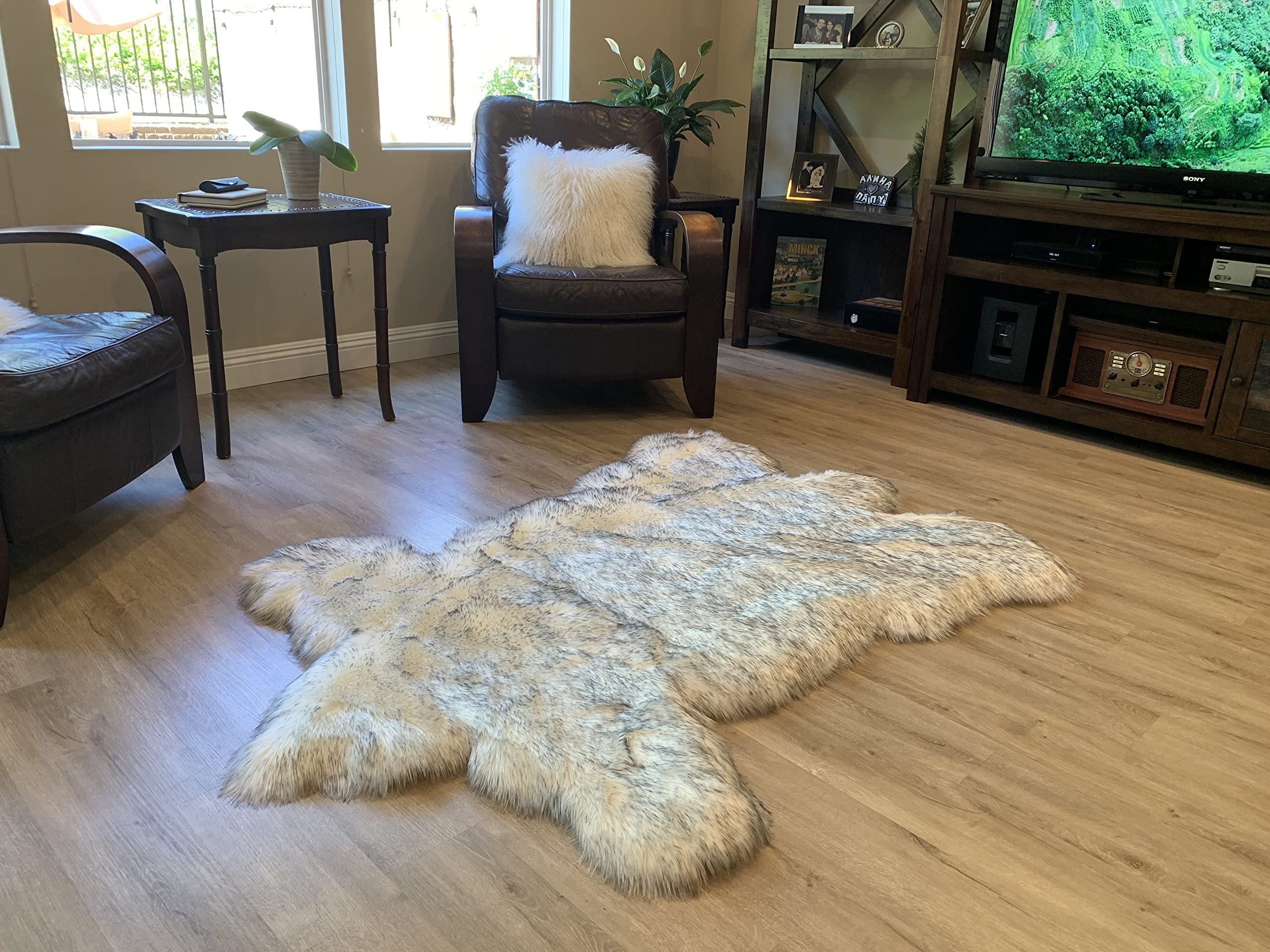 LAMBZY Faux Sheepskin Rug - Super Soft Hypoallergenic Shaggy Bear Fur Blanket for Living Room, Nursery & Sofa (3x5 Feet, White with Black Tips) - Cozy Home Decor, Perfect for Kids Play Area & Winter Floor Mat