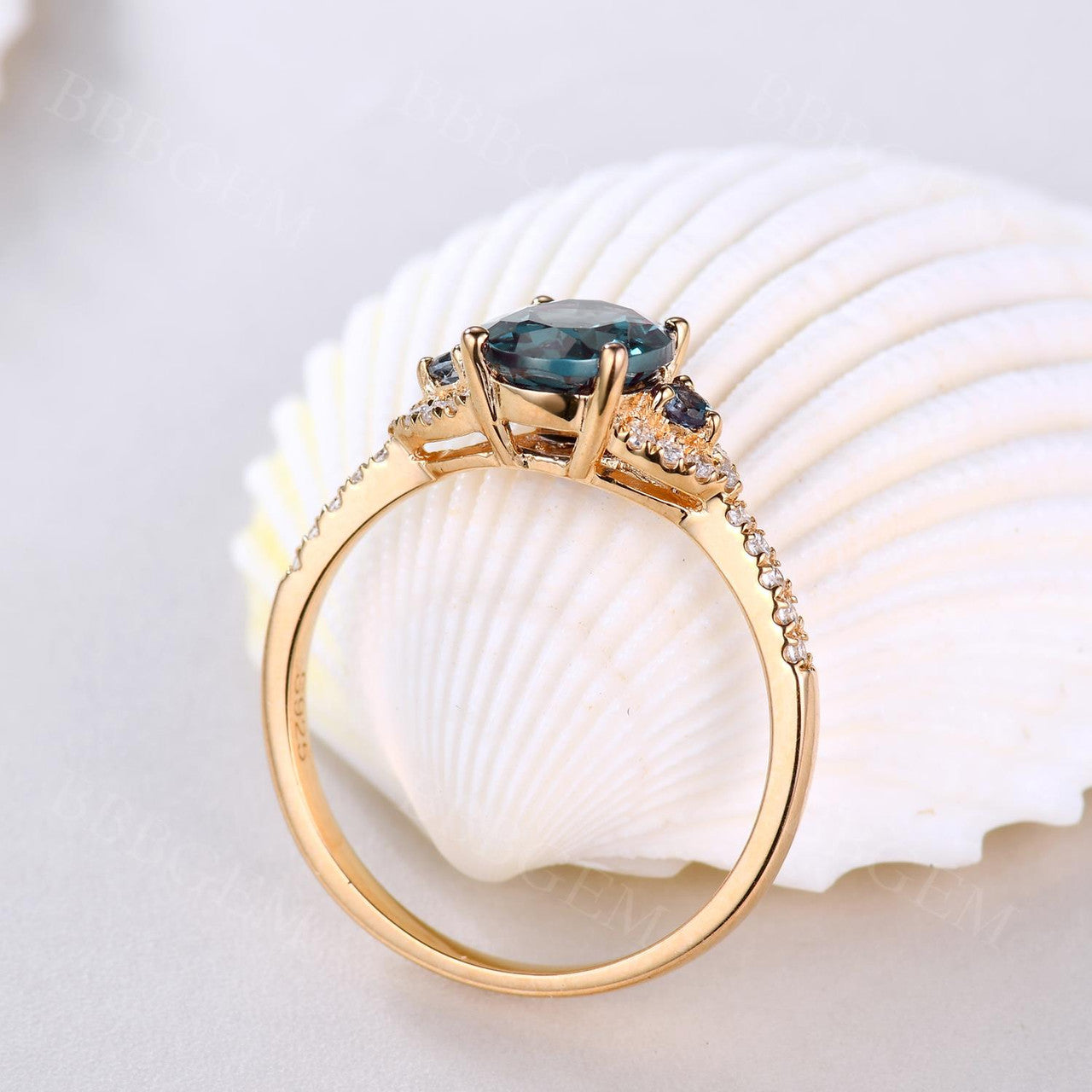 6x8mm Oval Cut Alexandrite Diamond Engagement Ring in Yellow Gold | Color Changing Gemstone for Proposals, Anniversaries & Special Occasions