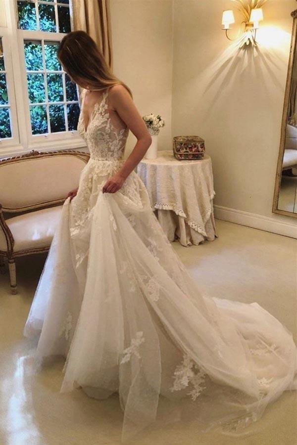 Vintage A-Line Rustic Wedding Dress with V-Neck Lace Detail - Elegant Bridal Gown TN270 | Perfect for Outdoor, Boho, and Country-Themed Weddings