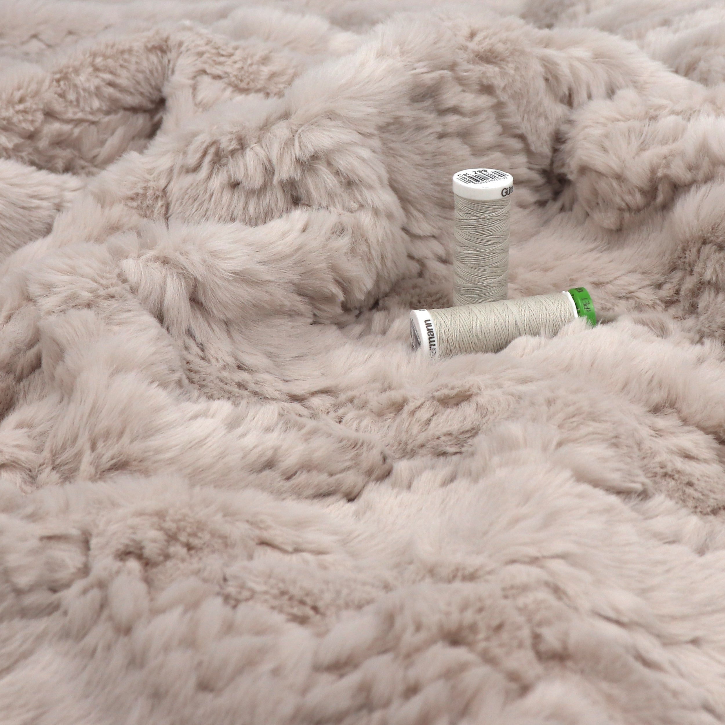 Soft Faux Fur Fabric Cable Knit Light Beige - 59 Inches (151cm) End of Bolt - Perfect for Cozy Blankets, Winter Scarves & Home Decor
