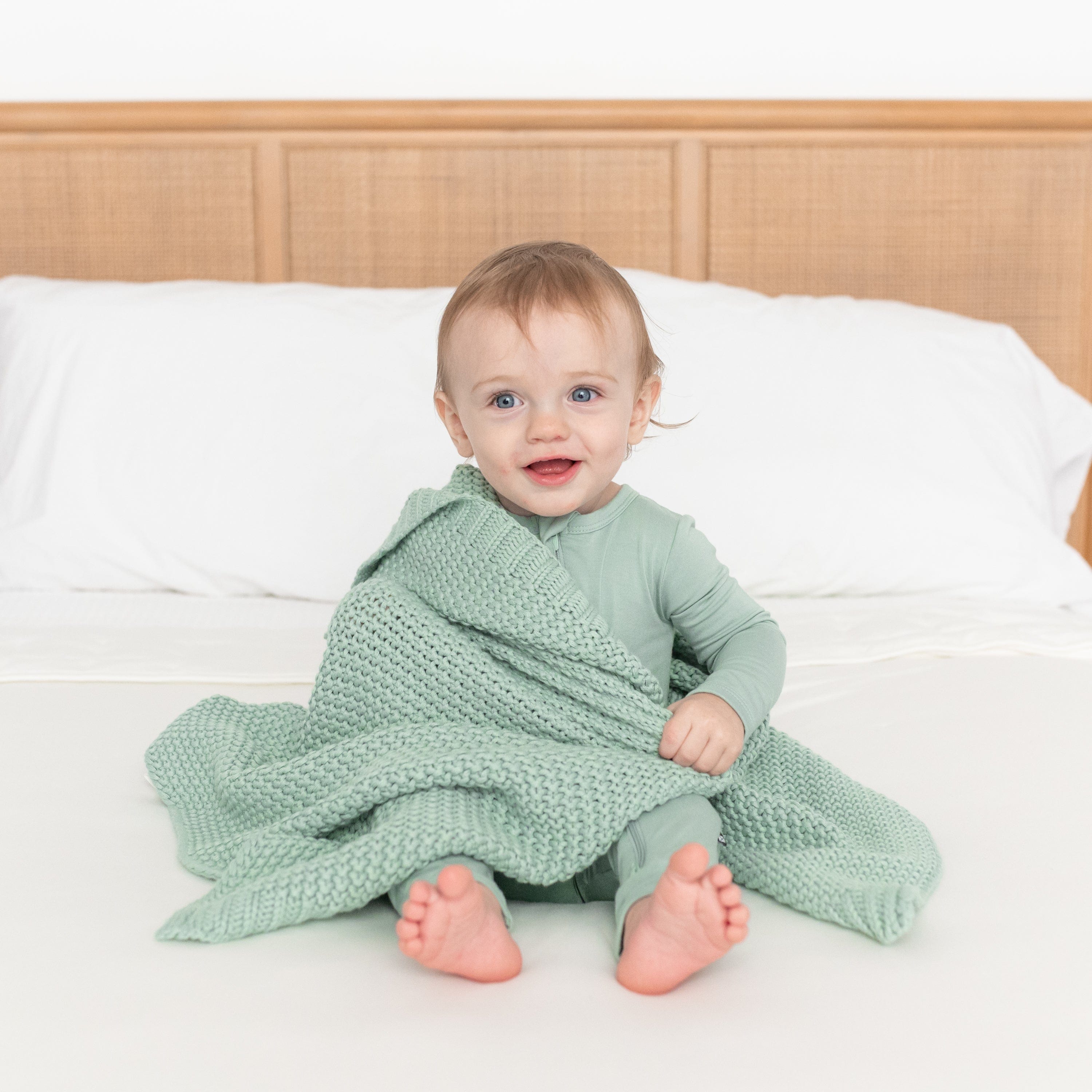 Soft Chunky Knit Baby Blanket in Sage Green - Cozy Handmade Nursery Blanket for Newborns & Toddlers - Perfect for Swaddling, Stroller, Crib & Photo Shoots