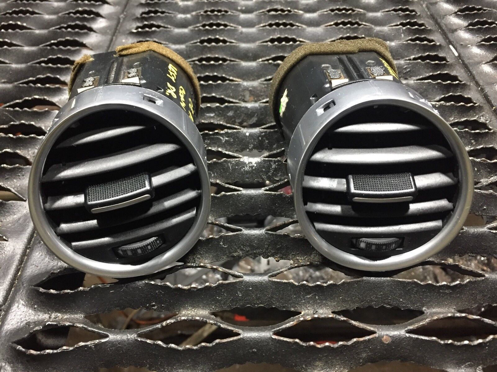 04 05 06 Audi A4 B6 Cabrio Dashboard Vent Left & Right OEM Pair - Replacement Air Vents for Audi A4 Convertible - Perfect for Interior Repair & Car Restoration Projects