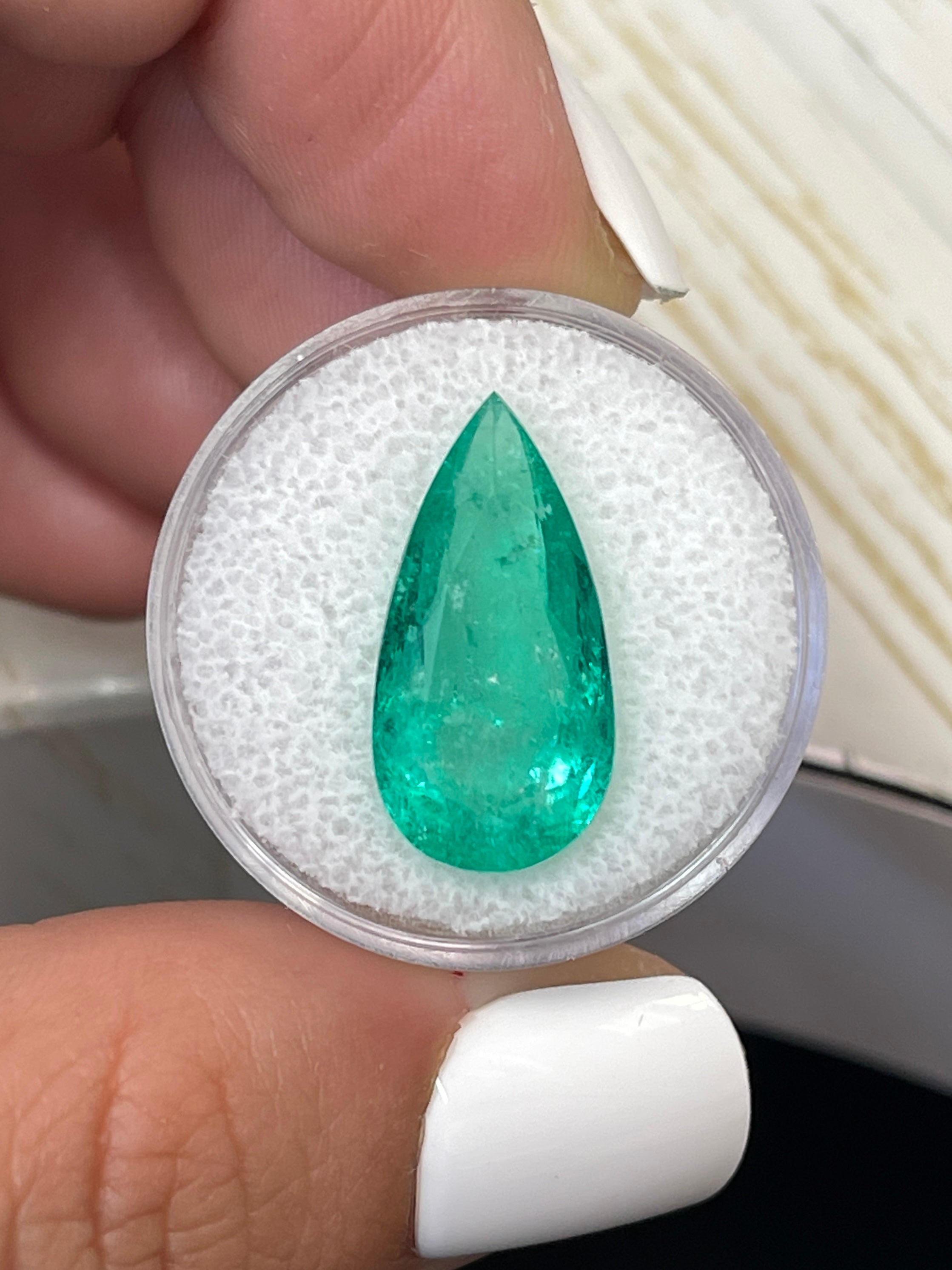 8.57 Carat 21x11mm HUGE Green Natural Loose Colombian Emerald Pear Cut Gemstone for Jewelry Making, Engagement Rings & Luxury Gifts