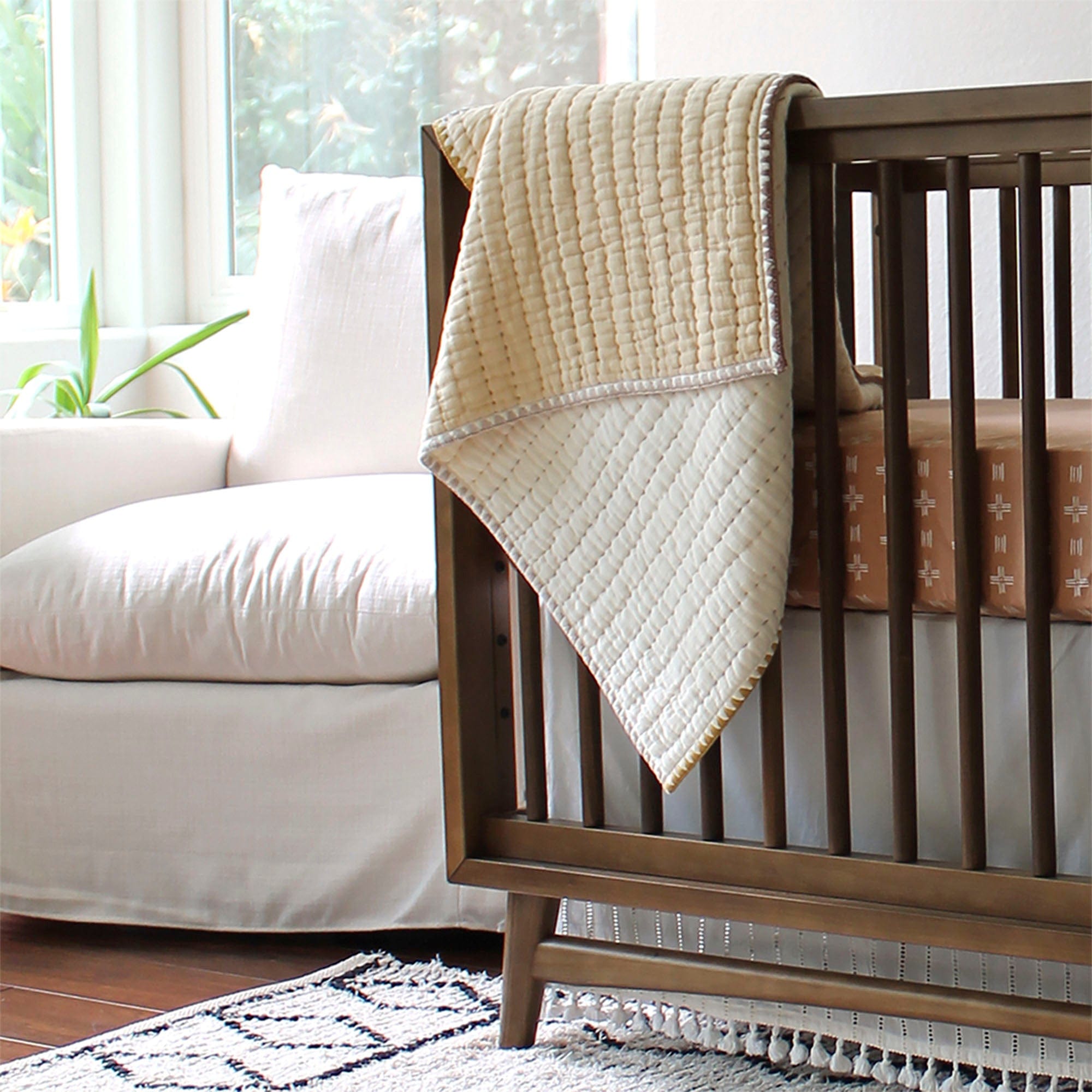 Premium Crane Kendi Quilted Blanket - Soft & Cozy Throw for Bed, Sofa & Travel - Perfect for Home Decor, Gifts & Relaxation