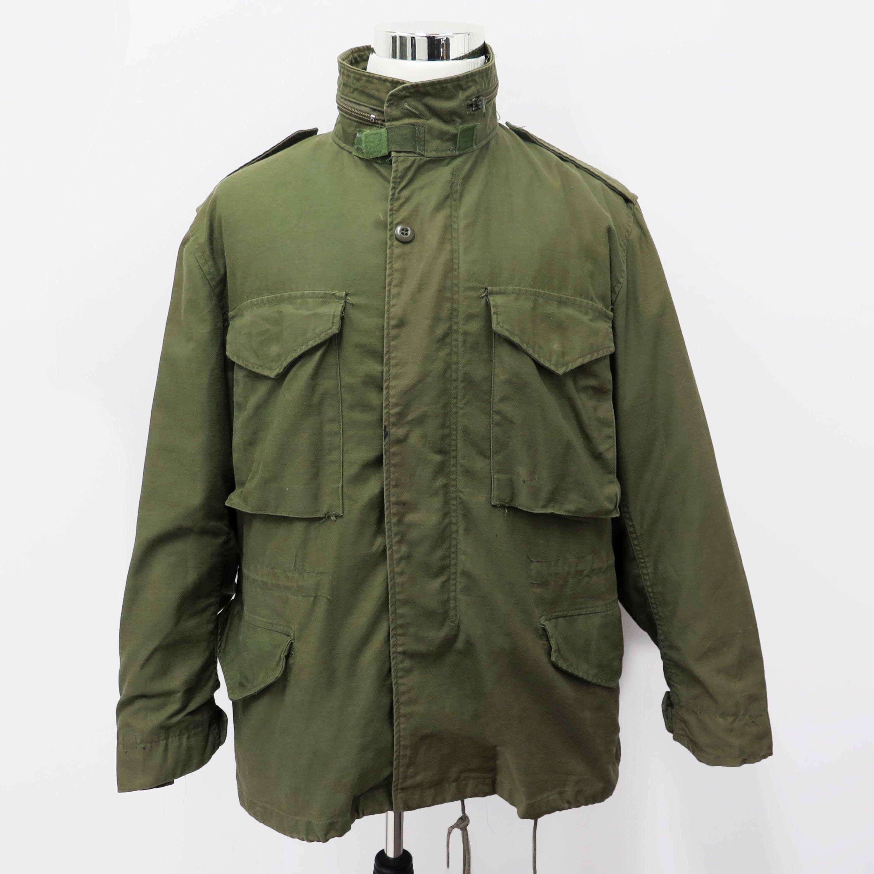 Original US Army M65 Field Jacket - Vintage 1965 & 1983 Military Jacket - Medium Size - Perfect for Outdoor Adventures, Military Reenactments & Urban Fashion