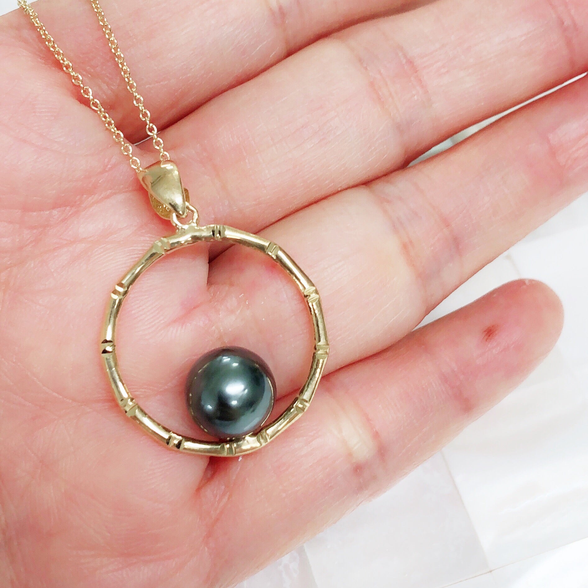 Exquisite Bamboo Pendant Necklace with Tahitian Pearl - Elegant Jewelry Gift for Women, Perfect for Weddings, Parties & Special Occasions (N324)