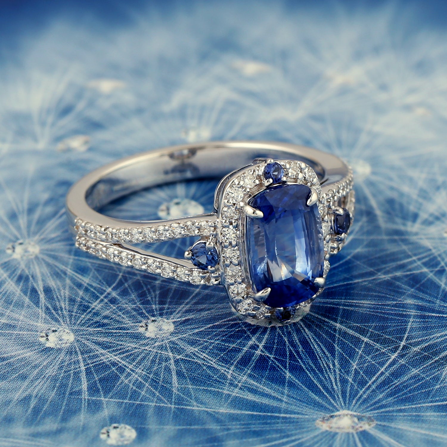 Exquisite 18K White Gold Cushion Cut Blue Sapphire Diamond Solitaire Engagement Ring - Perfect for Proposals, Anniversaries & Special Occasions