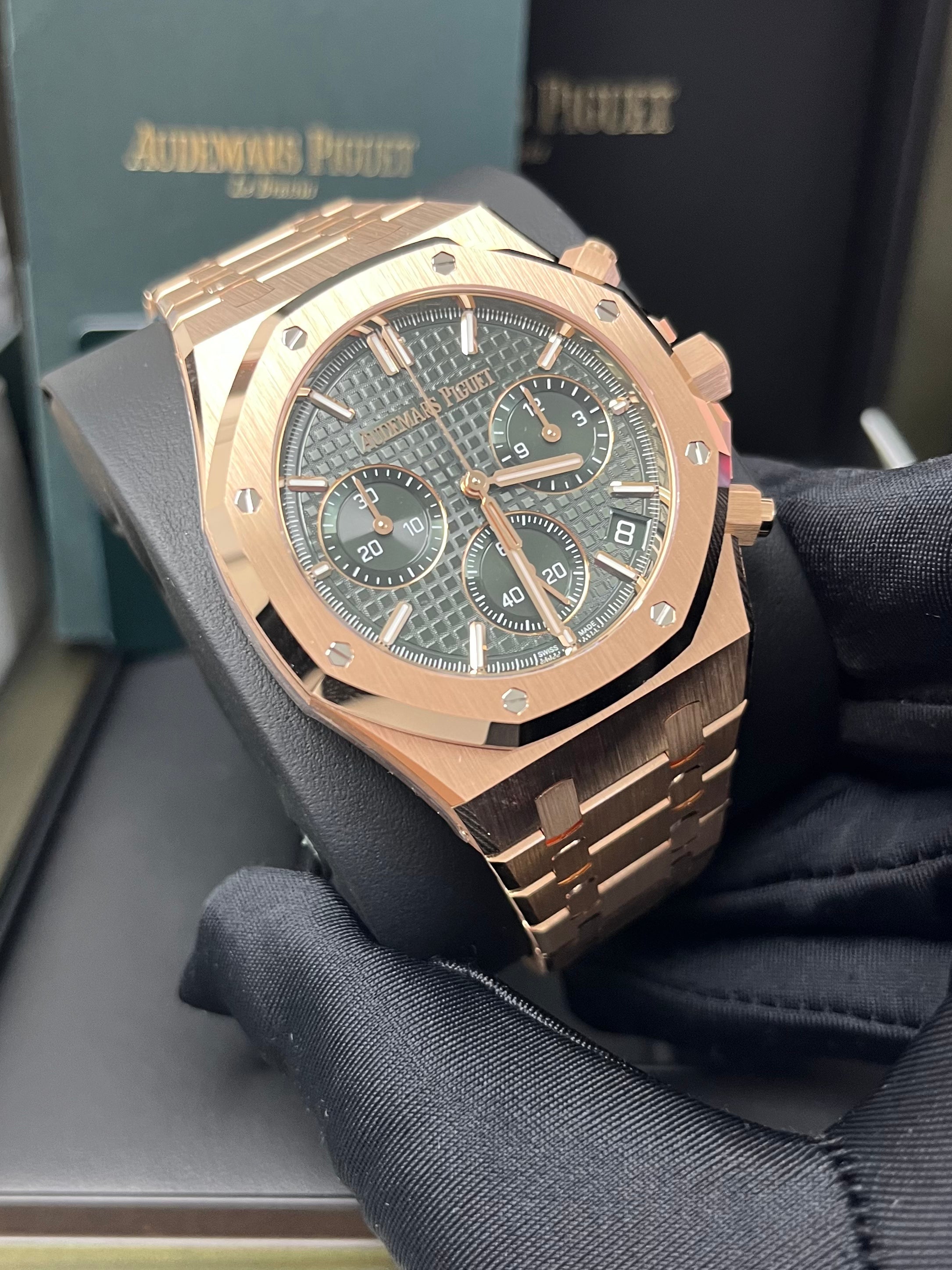 Audemars Piguet Royal Oak Chronograph 41mm Rose Gold Watch with Green Dial - Ref 26240OR.OO.1320OR.08 - Luxury Men's Chronograph for Business, Events & Special Occasions