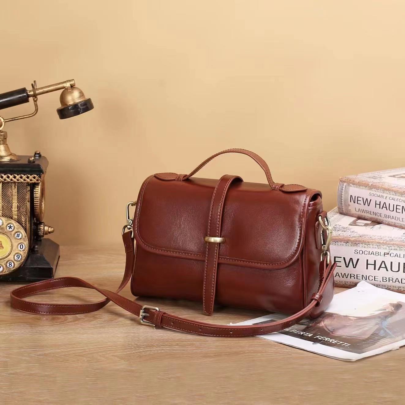 Stylish Modern Flap Crossbody Satchel for Women - Fashionable Shoulder Bag with Adjustable Strap - Perfect for Work, Travel & Everyday Use