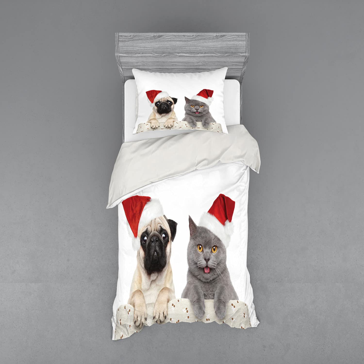 Ambesonne Pug Duvet Cover Set - Christmas Themed Animal Photography with Cat & Dog in Santa Hats | 3-Piece Bedding Set Includes Sham & Fitted Sheet | Twin Size Grey Cream Red | Perfect for Holiday Decor & Cozy Winter Bedrooms