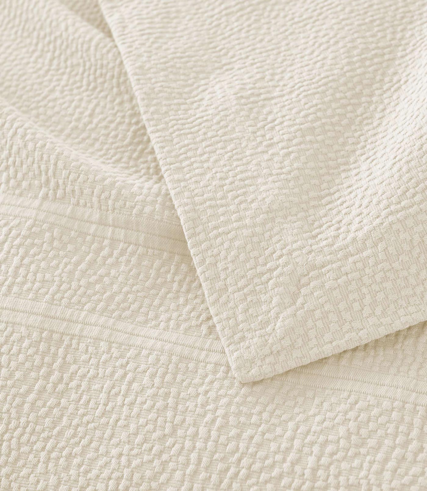 Luxury Montauk Matelassé Coverlet - Queen Size Quilted Bedspread for All Seasons | Soft & Breathable Cotton Blend | Perfect for Master Bedroom, Guest Room & Hotel Decor