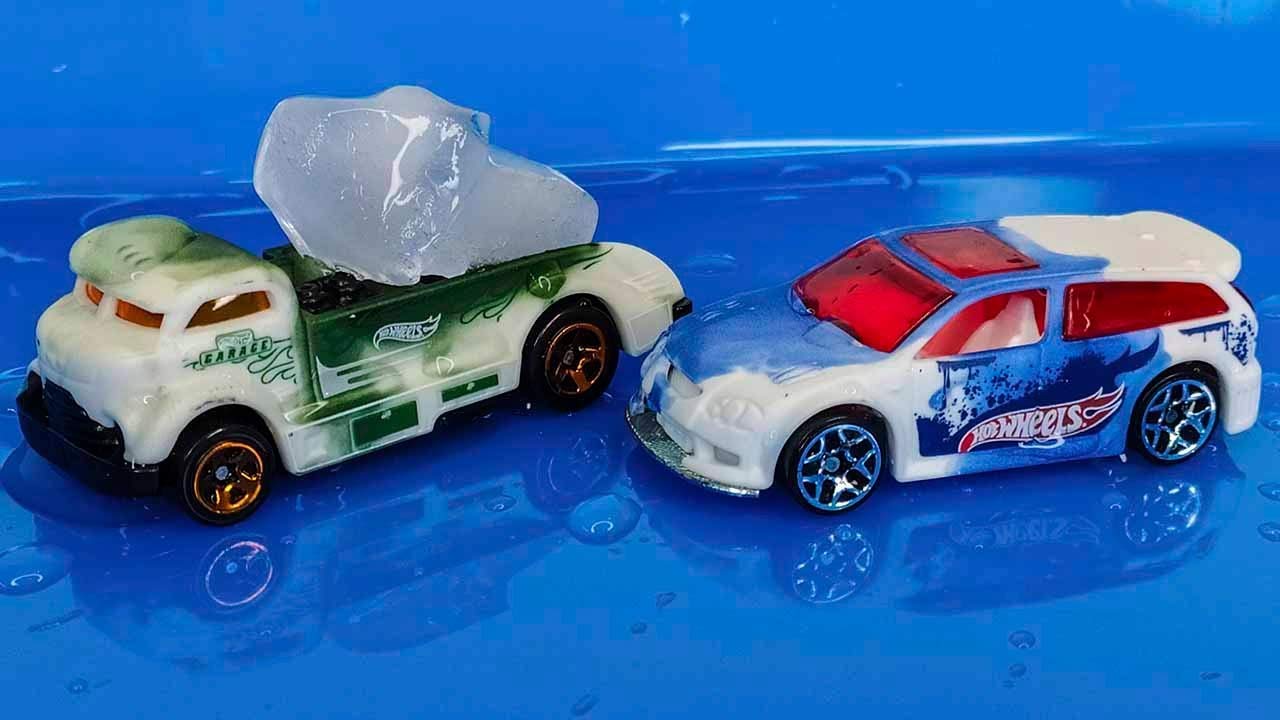 Hot Wheels 2020 Color Shifters MIGRIG Green/White Die-Cast Toy Car - Collectible & Color Changing Vehicle for Kids & Adults - Perfect for Playtime, Gift Giving & Display Collections
