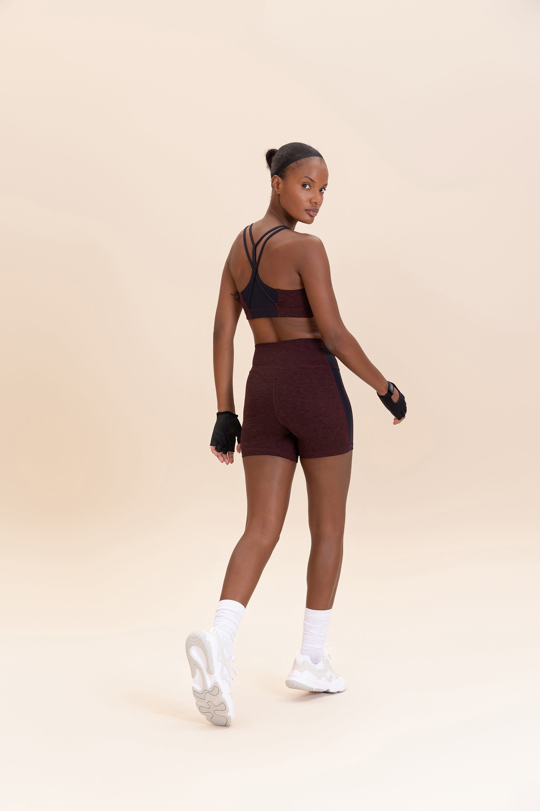 High Support Cross Groove Sports Bra for Women - Breathable & Moisture Wicking Workout Top for Running, Yoga & Gym - Perfect for High-Intensity Training & Active Lifestyles