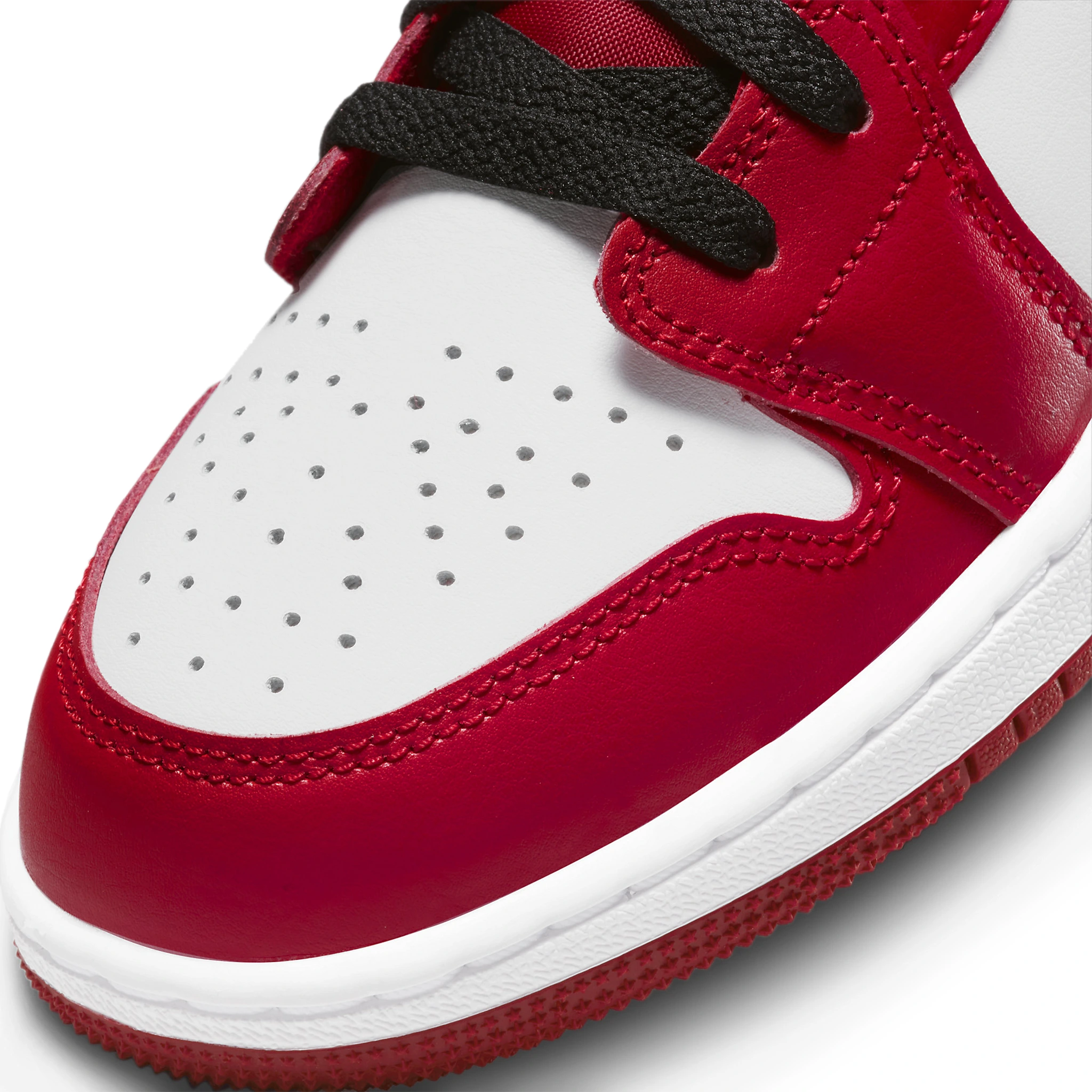Air Jordan 1 Low Bulls (GS) - Kids' Basketball Shoes for Boys & Girls - Perfect for School, Sports & Casual Wear