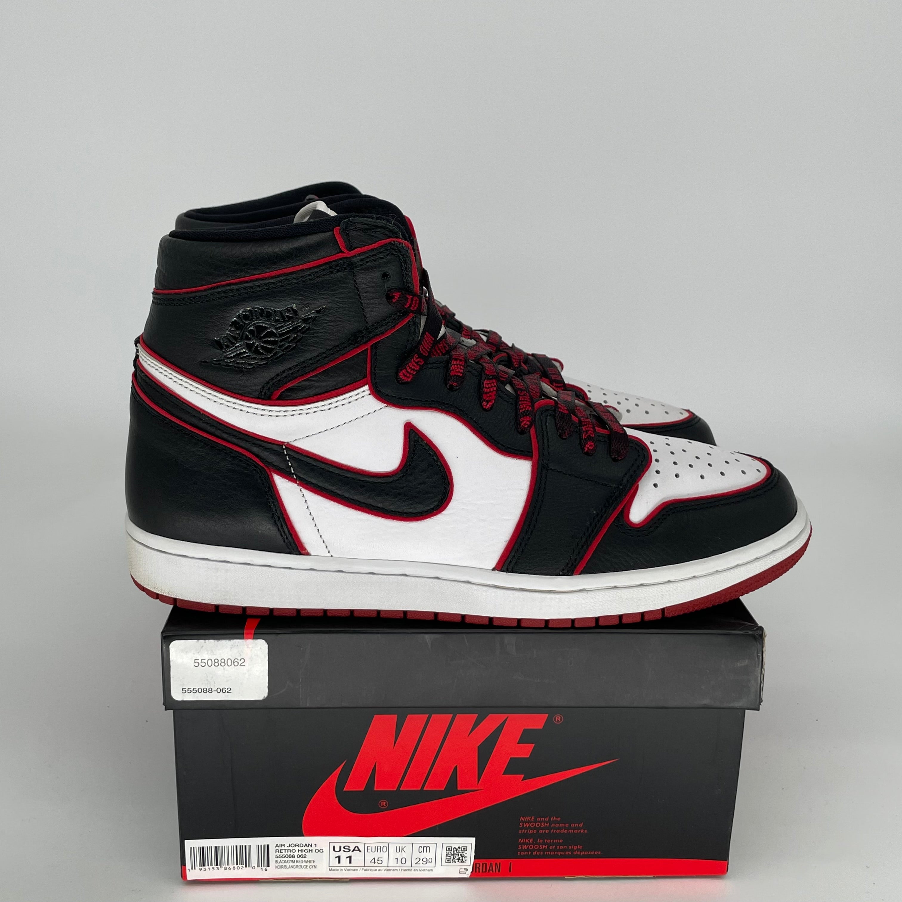 AIR JORDAN 1 BLOODLINE Men's Basketball Shoes Size 11 - 555088-062 | Retro High OG Sneakers for Streetwear & Casual Outfits