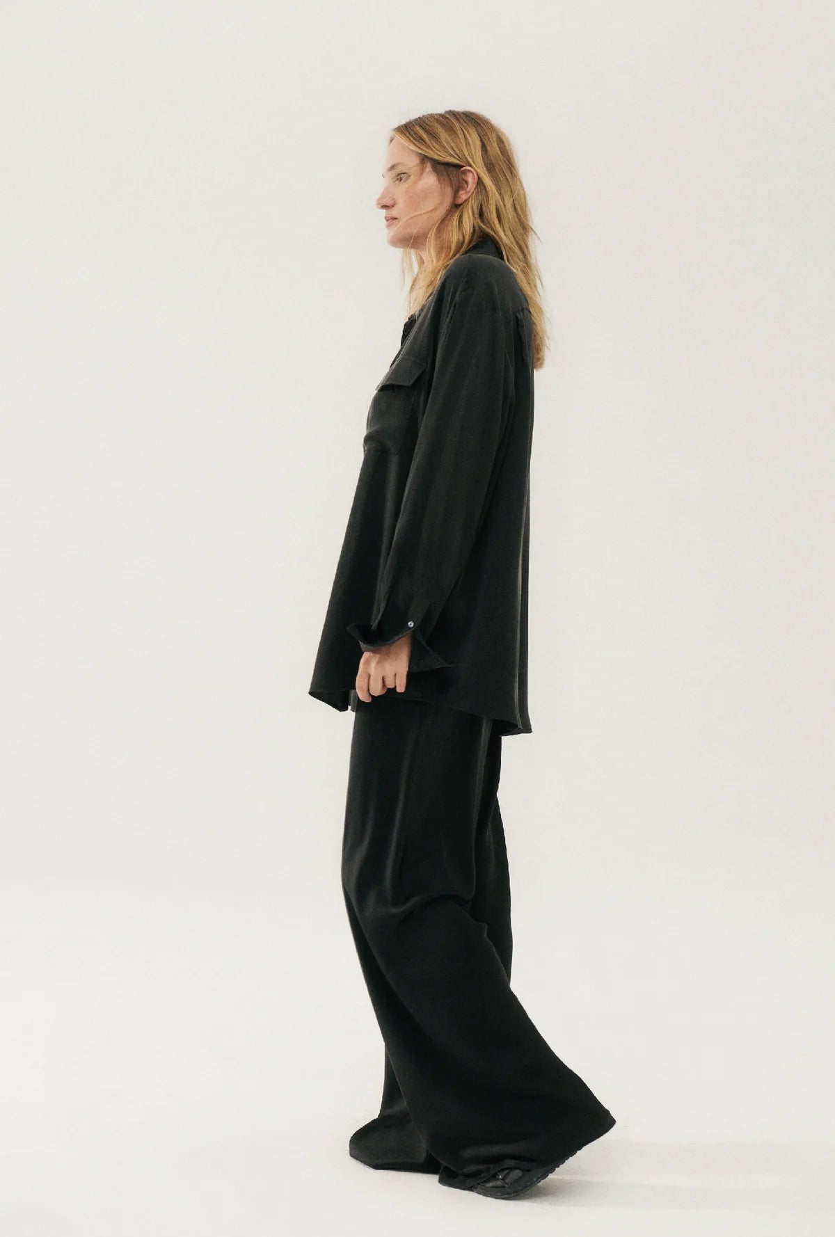 Stylish Black Boyfriend Shirt for Women - Casual Oversized Button Down Top for Everyday Wear, Office & Date Nights