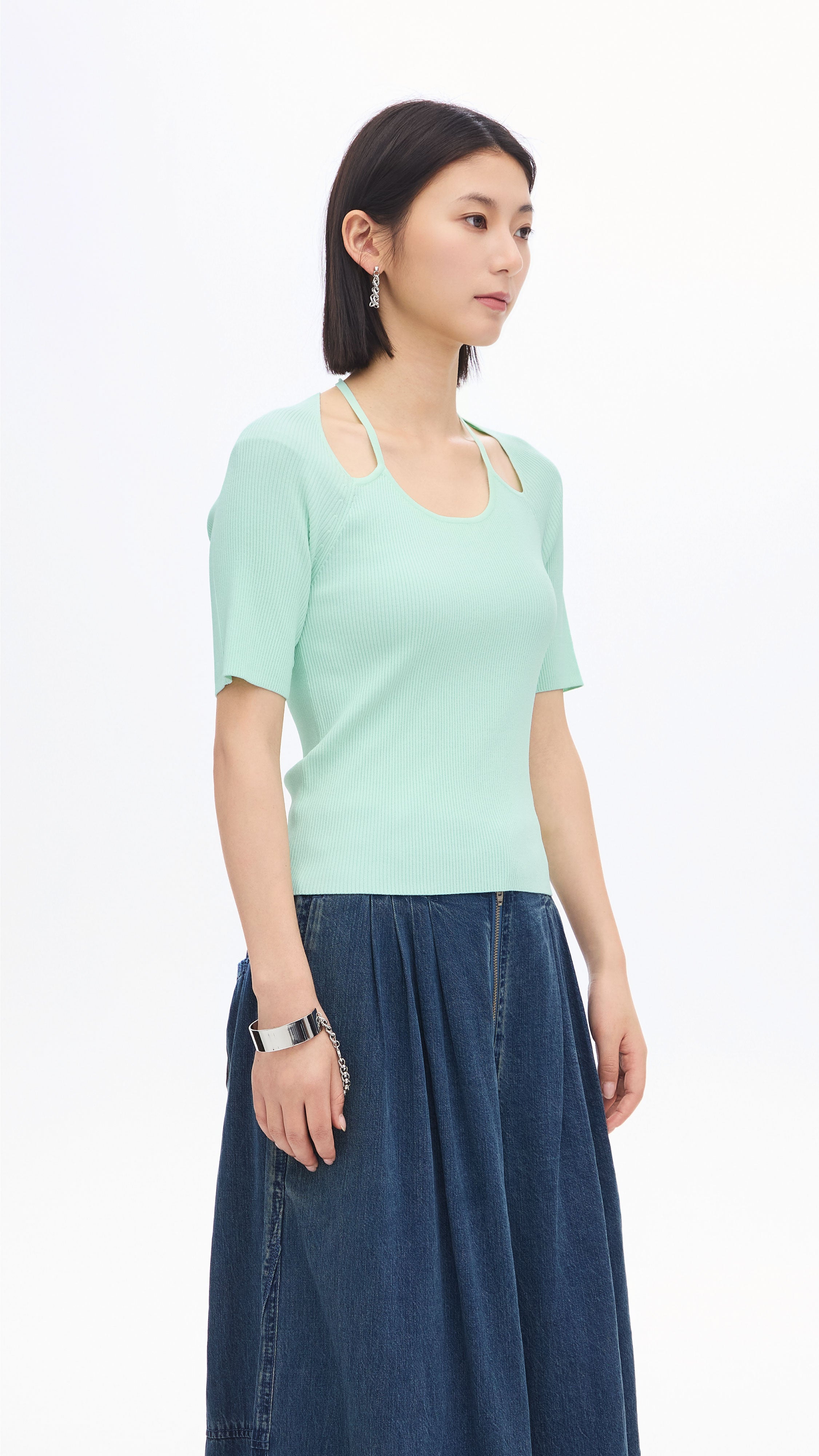 Elegant Halter Neckline Top for Women - Stylish Summer Blouse, Casual & Party Wear - Perfect for Beach, Date Night & Outdoor Events