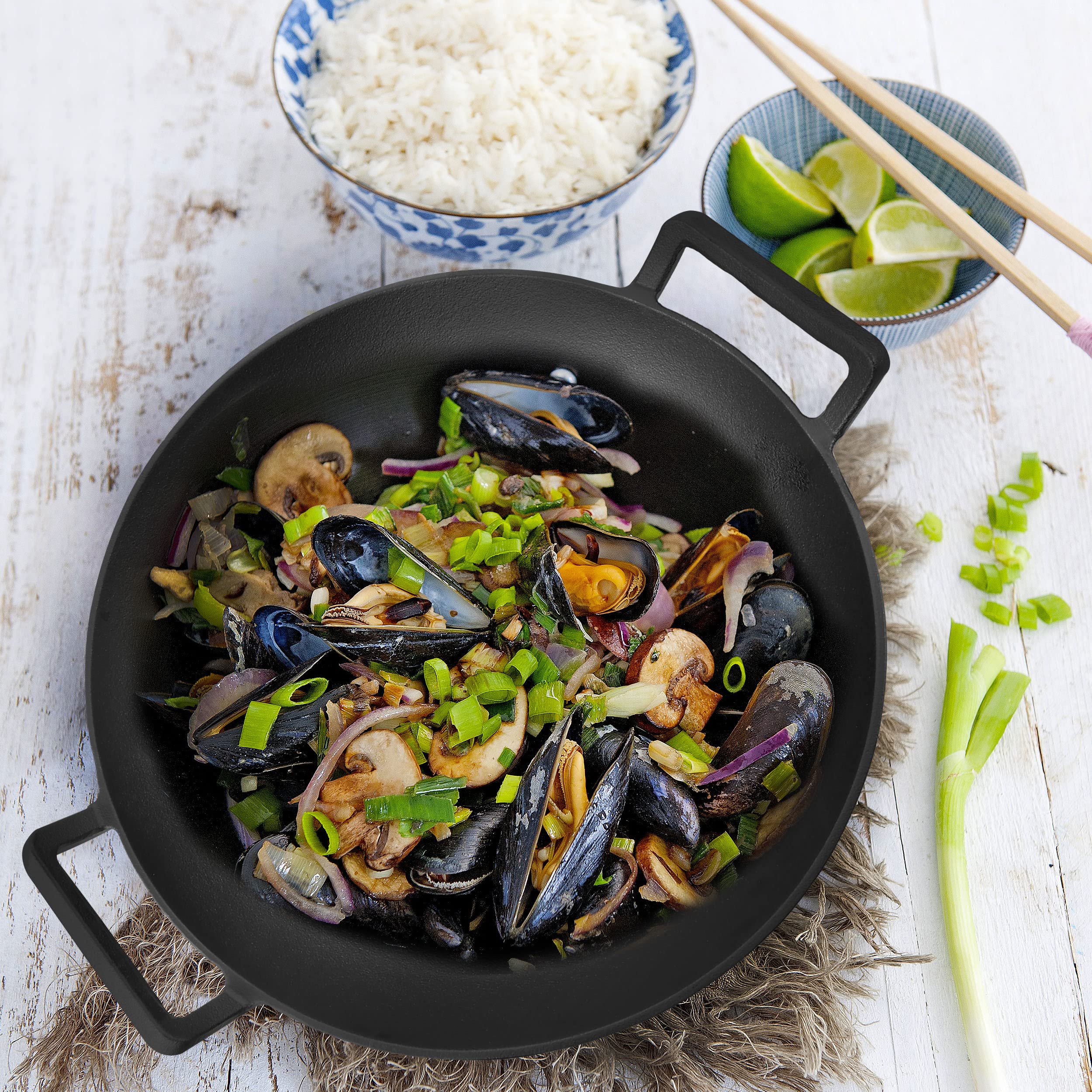 Megachef 14 Inch Pre-Seasoned Cast Iron Wok with Lid - Professional Carbon Steel Stir Fry Pan for Asian Cooking, High Heat Retention - Perfect for Stir-Frying, Deep Frying & Sautéing at Home