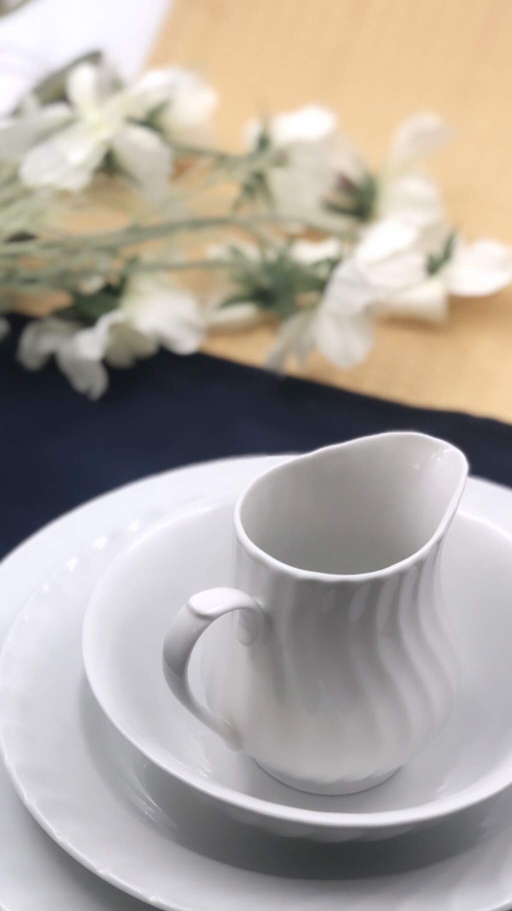 Lynns Paradise 20-Piece Dinnerware Set - Imperial White Porcelain Tableware for Formal Dining, Entertaining & Everyday Use