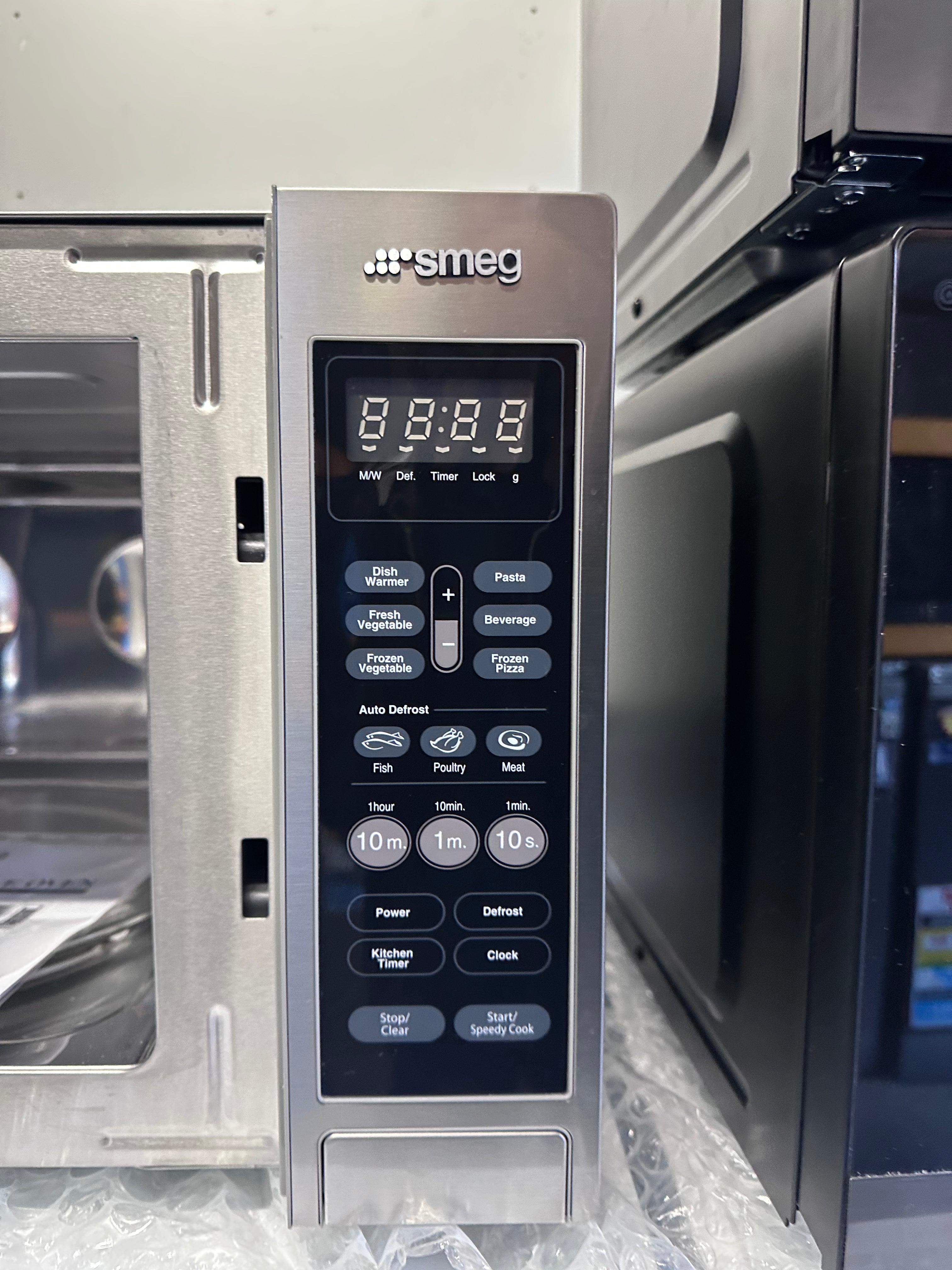 Smeg SA35MX 34L 1000W Stainless Steel Countertop Microwave Oven - Factory Refurbished | Perfect for Small Kitchens, Dorms & Office Break Rooms