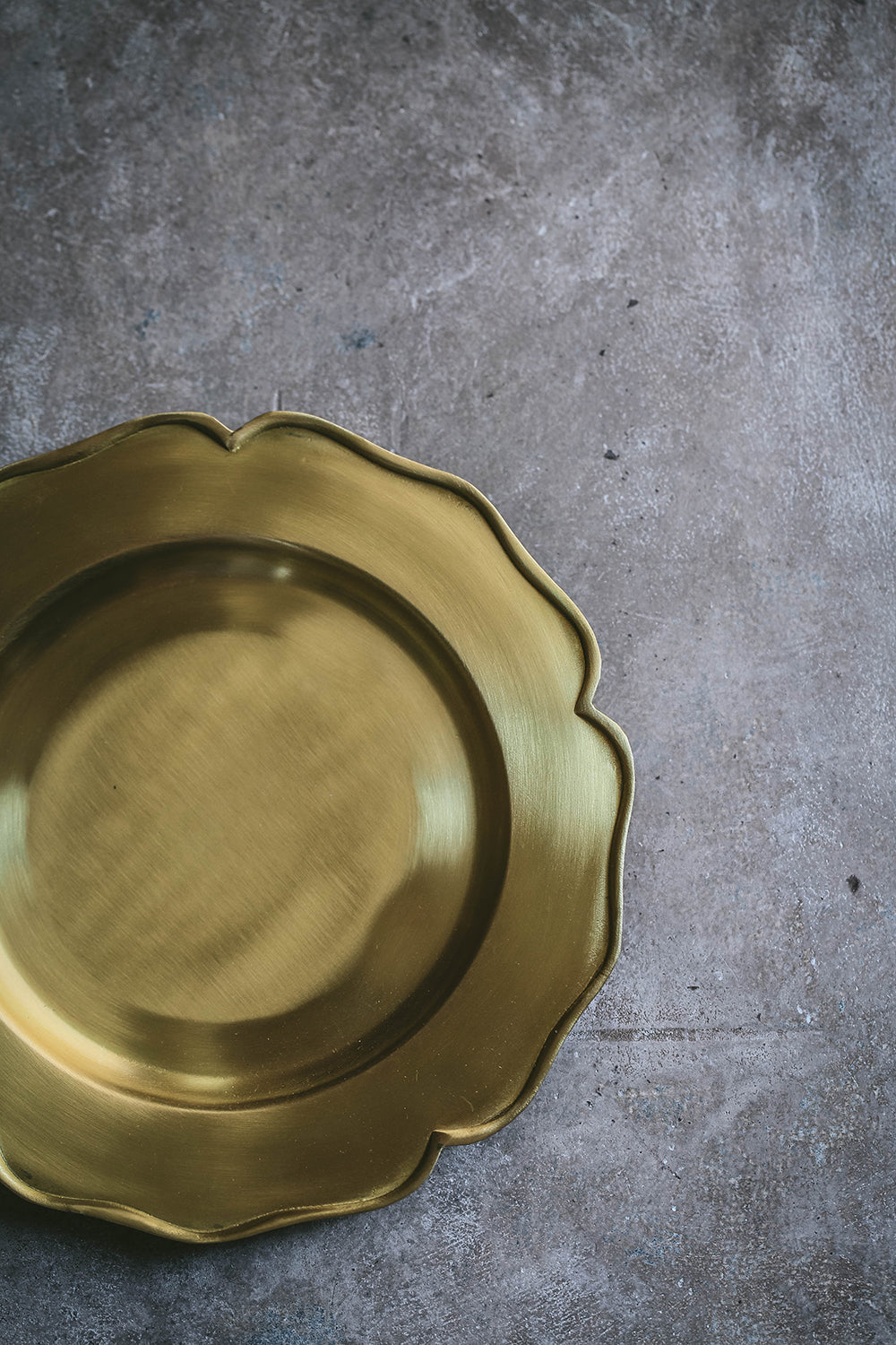 Elegant Petal Brass Tray - Large Decorative Serving Tray for Home Decor, Jewelry Display & Gift Giving - Perfect for Dining Table Centerpiece, Bathroom Organizer or Wedding Decor