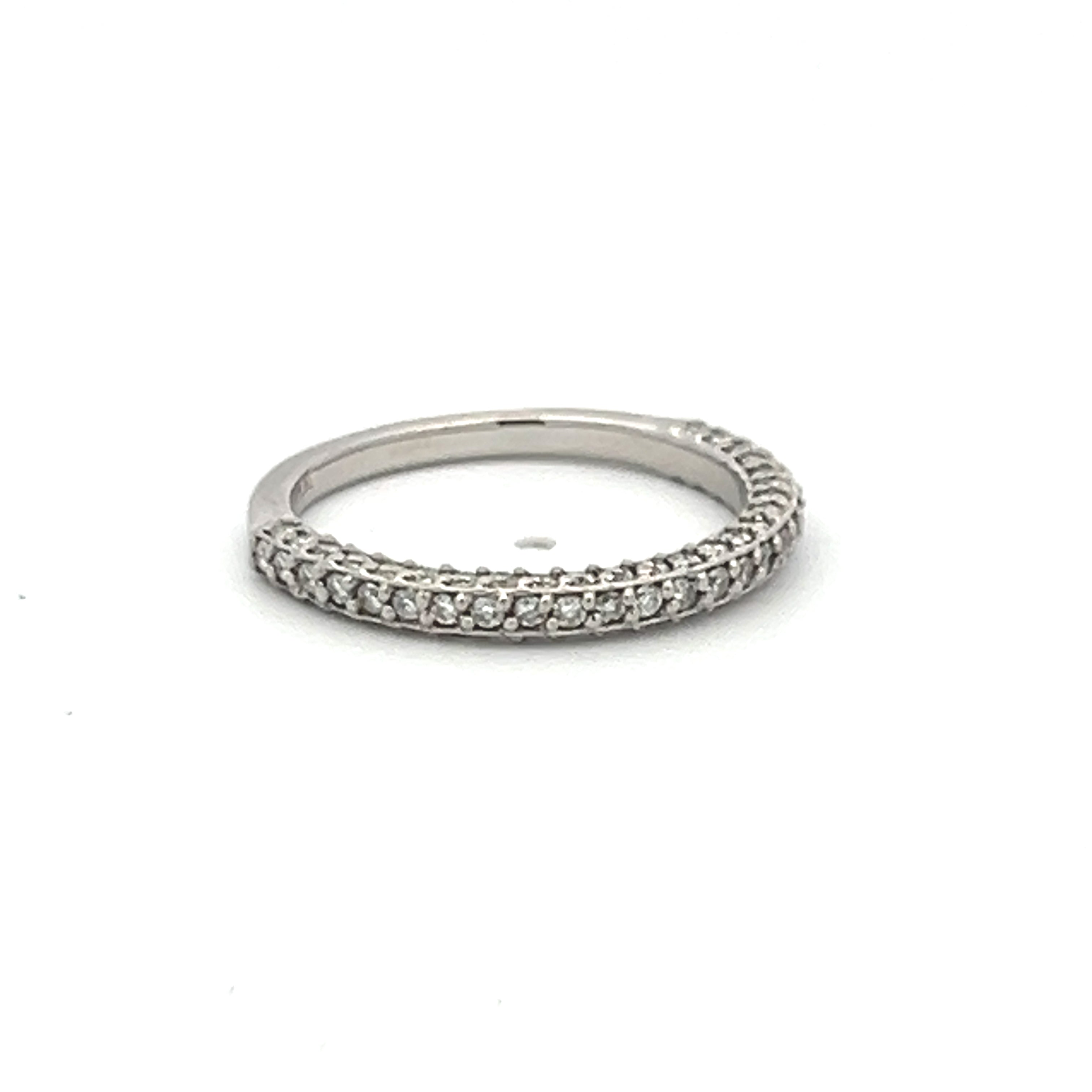 0.86 Carat Round Brilliant G VS1 Diamond Platinum Engagement Ring for Women - Perfect for Proposals, Anniversaries & Special Occasions