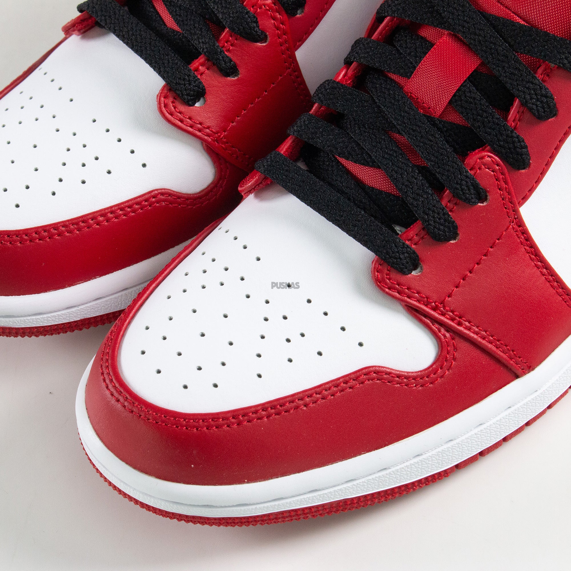 Air Jordan 1 Low 'Bulls' Basketball Shoes 2022 Edition - Men's Retro Sneakers for Casual Wear & Street Style