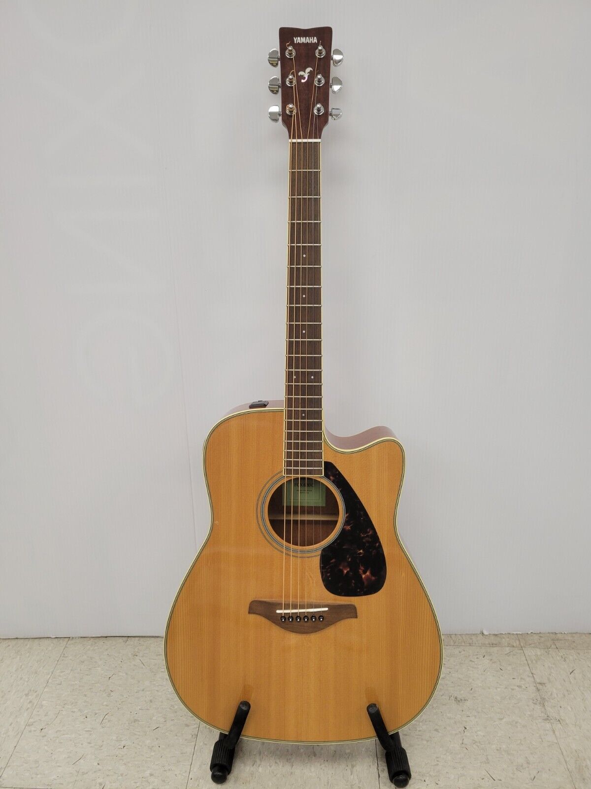 Yamaha FGX820C Acoustic Electric Guitar with Cutaway - Natural Finish for Stage Performance & Home Practice