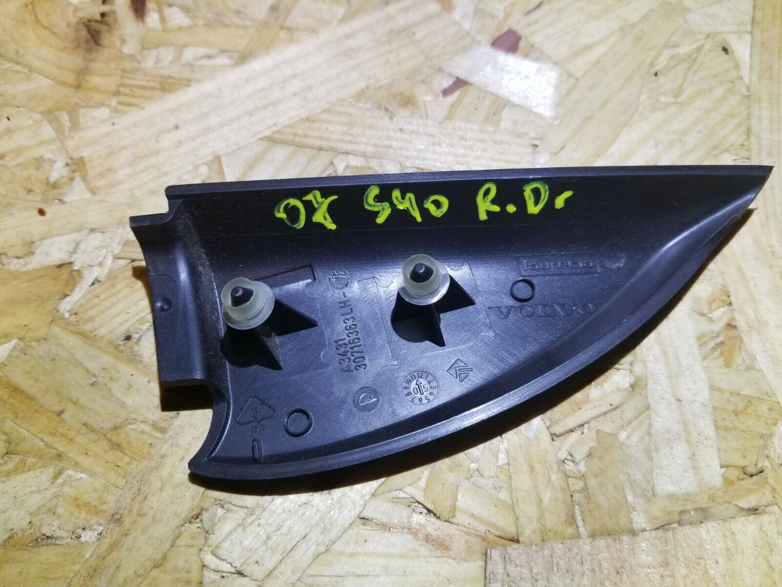 2005-2007 Volvo S40 Left Rear Driver Side Door Interior Corner Trim Panel - OEM Replacement Part for Car Interior Repair & Customization