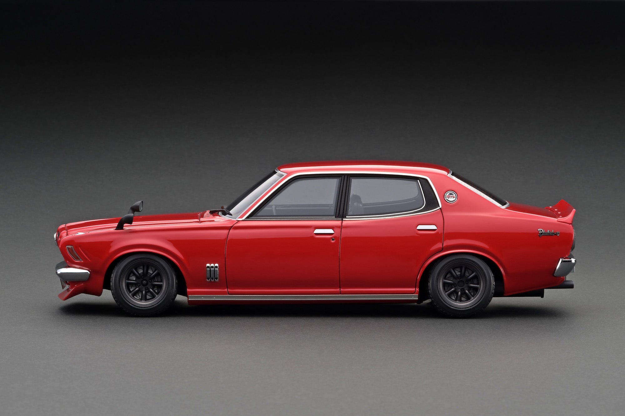1:18 Scale Nissan Bluebird U 2000GTX (G610) Diecast Model Car - Red Collectible for Display, Gifts & Car Enthusiasts - Perfect for Home Office Decor, Showcase & Model Car Collections