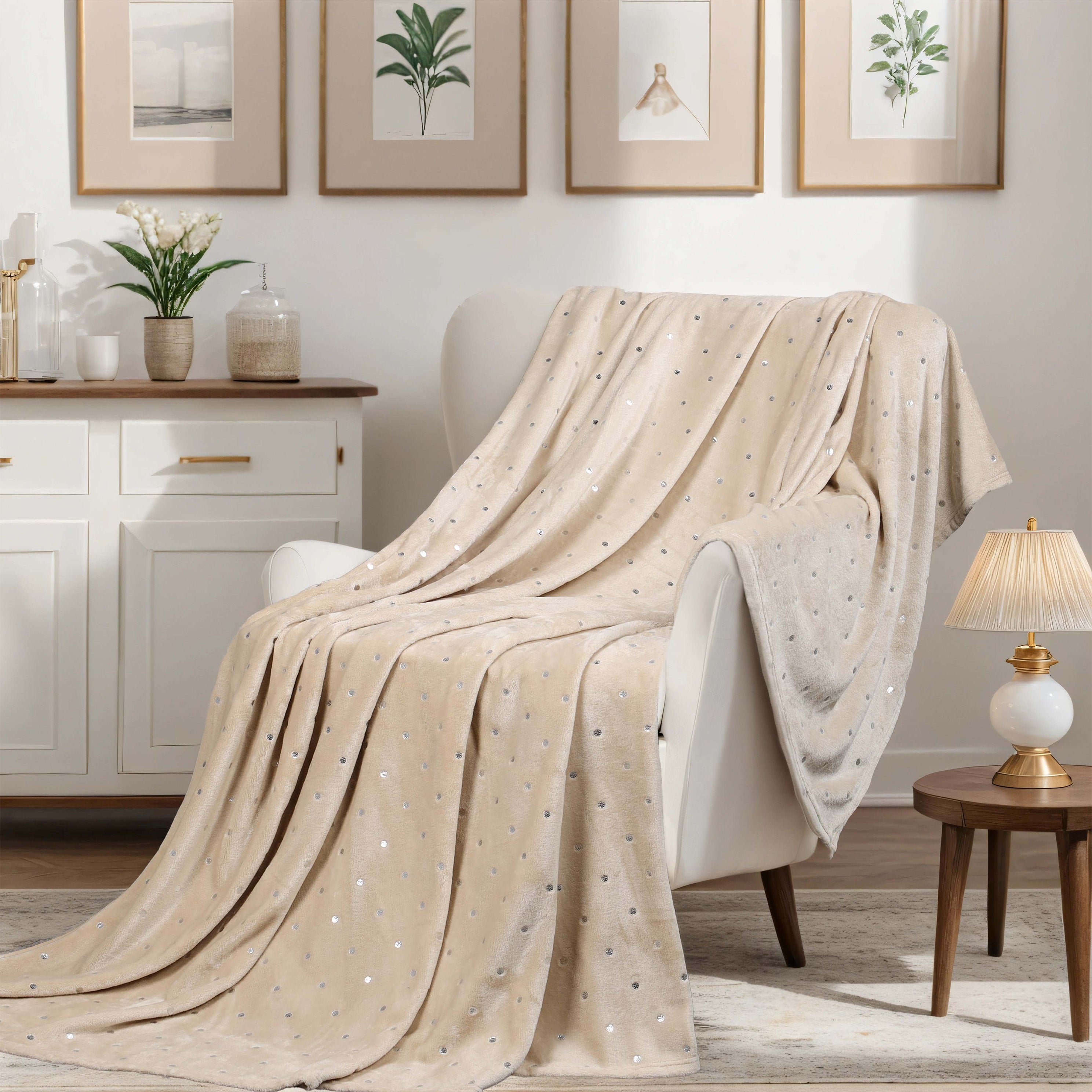CozySoft Fleece Plush Blanket - Medium Weight, Ultra Soft & Fluffy - Perfect for Sofa, Bed, Couch & Home Decor - Warm Throw Blanket for Winter, Gifts & Cozy Nights