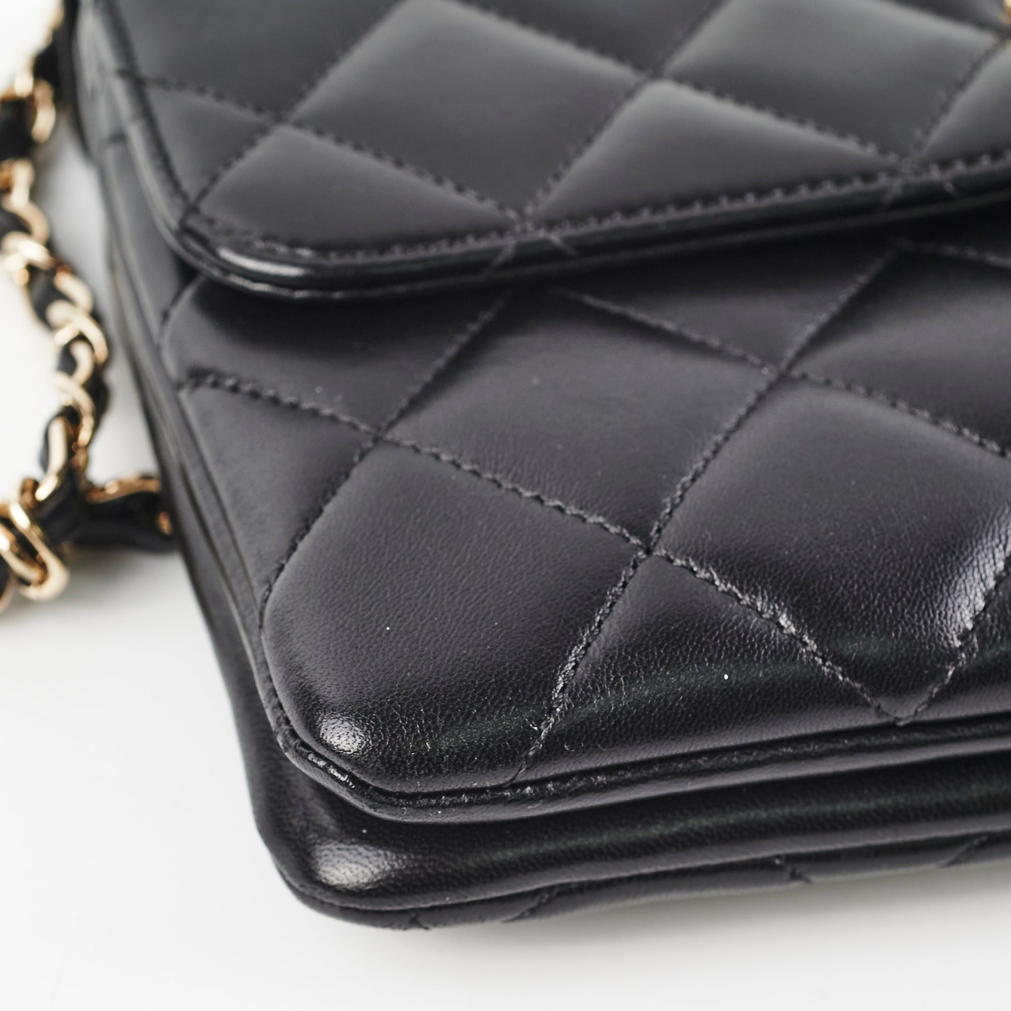 Chanel Trendy CC Shoulder Bag - Genuine Lambskin Leather Handbag in Black | Luxury Crossbody Purse for Women, Perfect for Evening Events & Daily Use