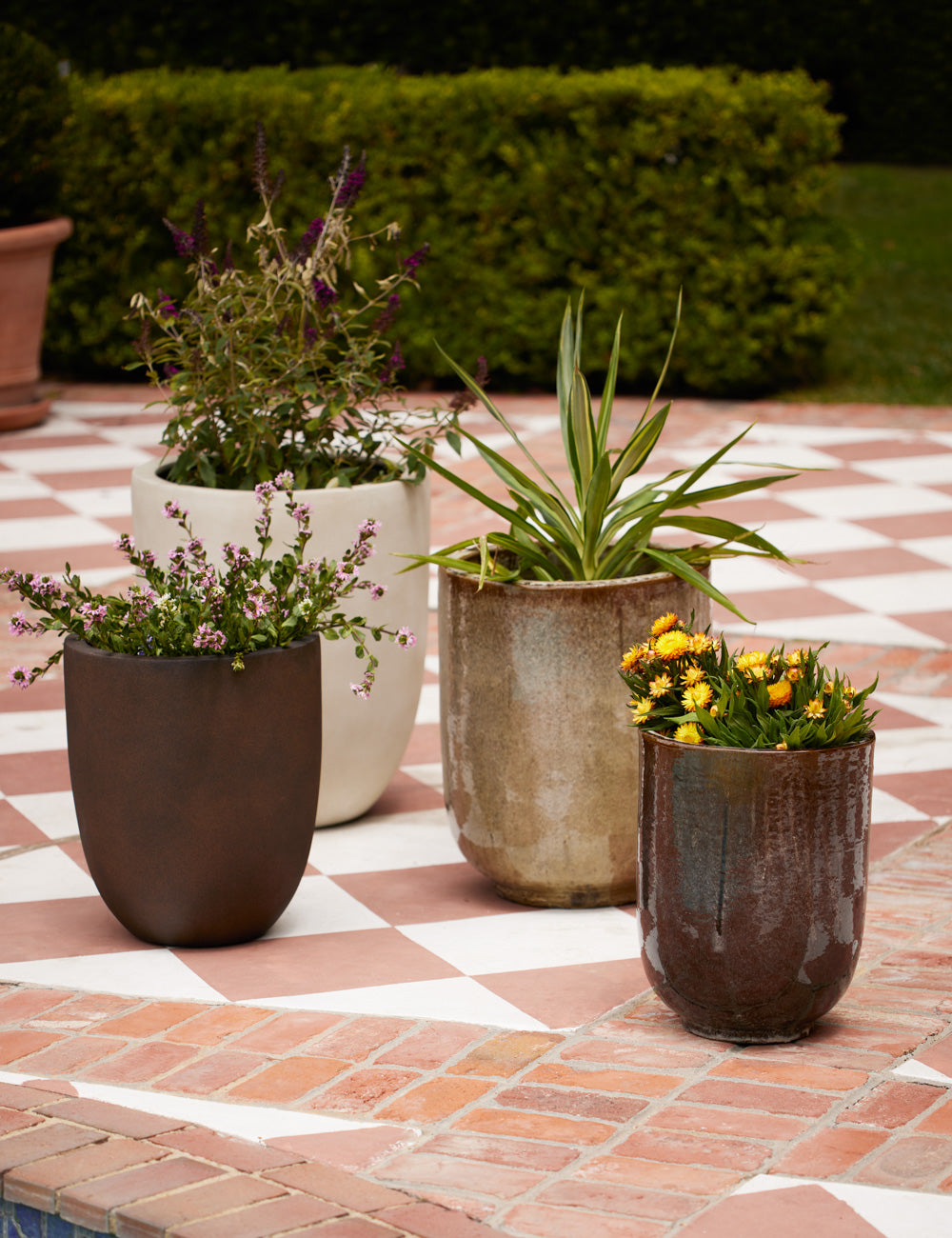 Campania International Bradford Planters - Elegant Garden Planters for Outdoor & Indoor Decor - Perfect for Patios, Balconies, and Home Gardens