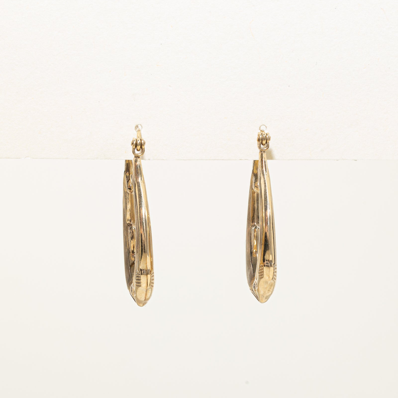 10K Yellow Gold Dolphin Stud Earrings for Women - Elegant Marine Jewelry Gift for Birthday, Anniversary & Beach Vacation