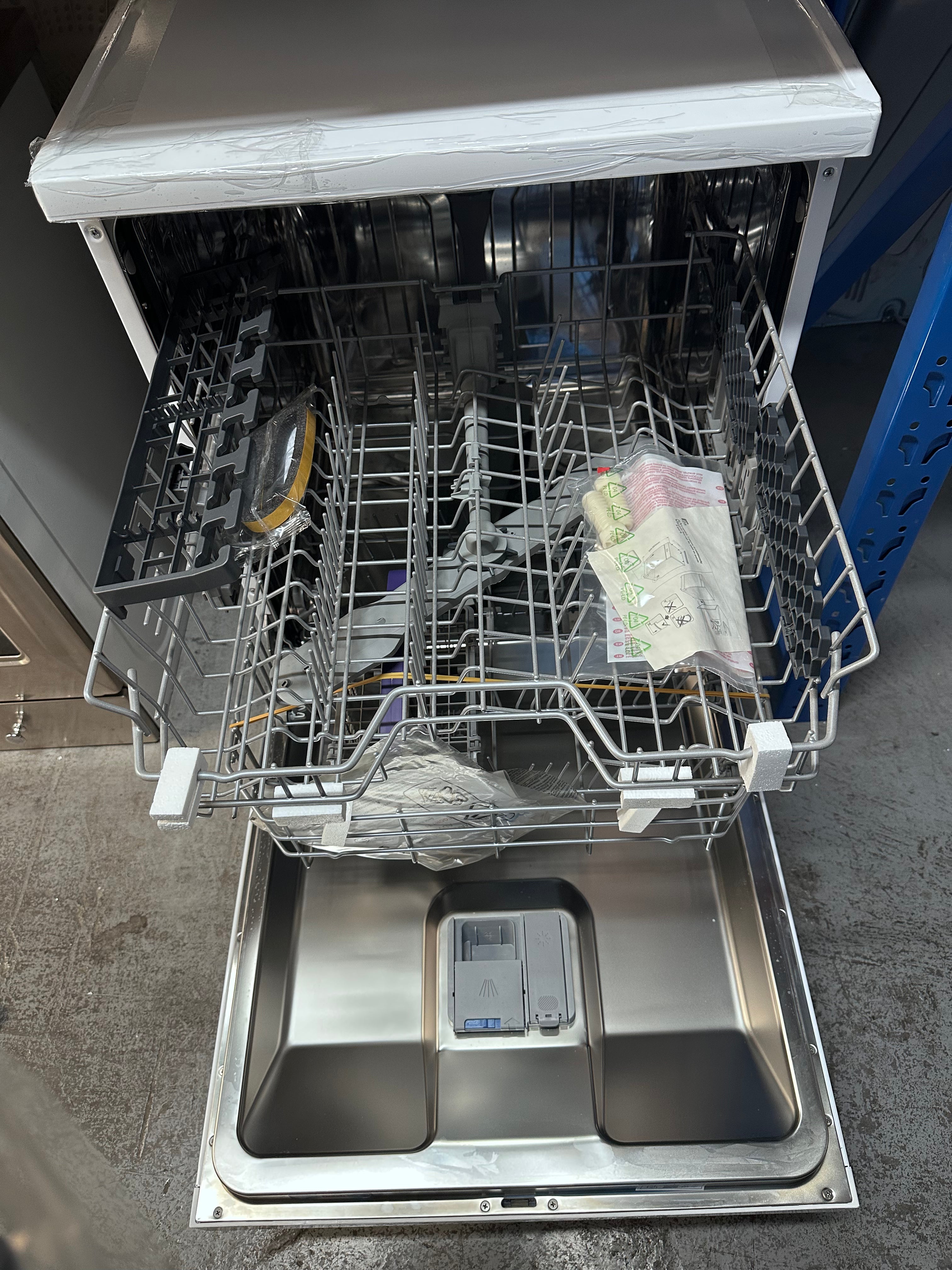 Beko BDFB1410W 14 Place Freestanding Dishwasher in White - Factory Second | Perfect for Small Kitchens, Apartments & Energy-Efficient Homes