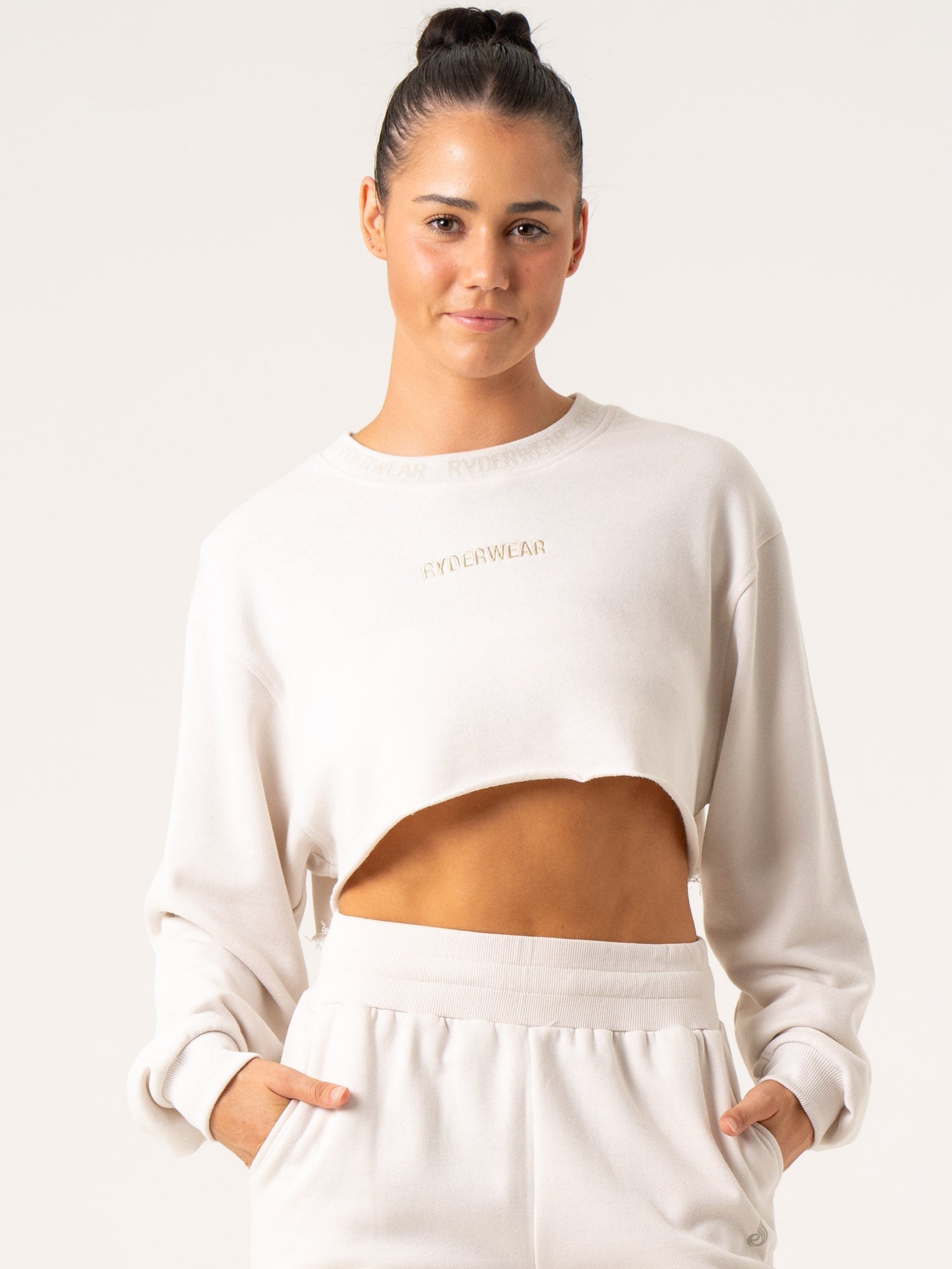 Stylish Cropped Sweater in Oat - Perfect for Casual Outfits & Layering in Fall & Winter