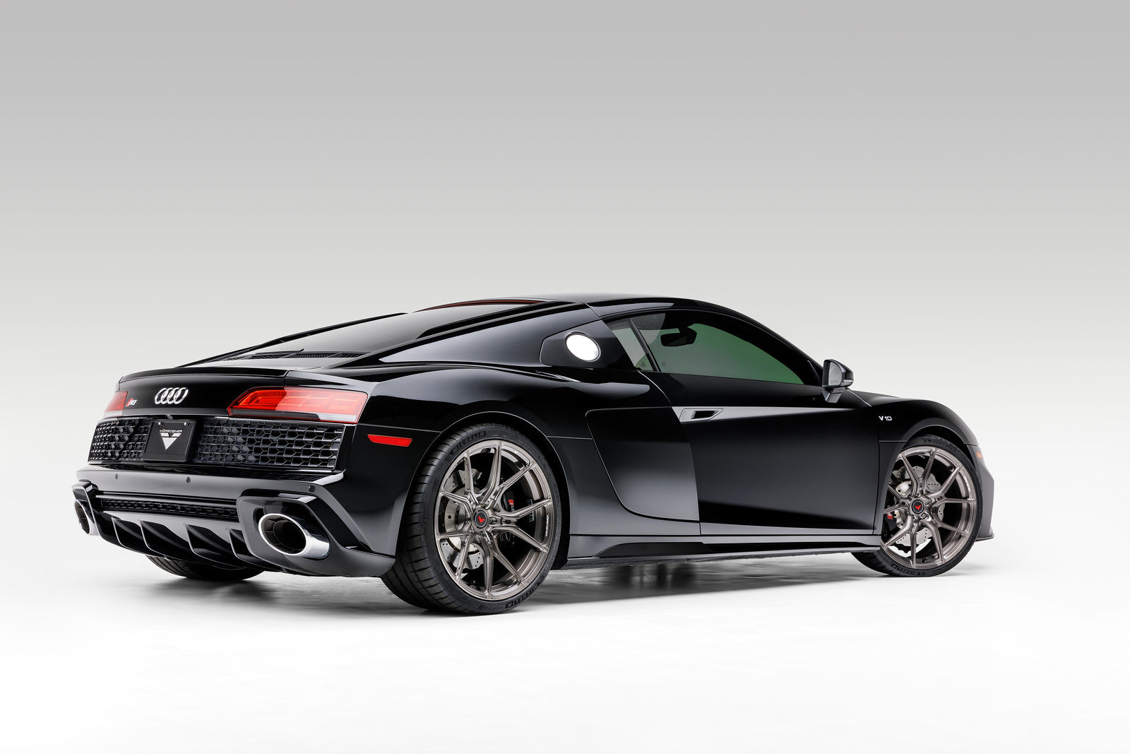 Audi R8 20 VPX 101 Liquid Smoke - High Performance Car Accessory for Racing & Car Enthusiasts - Perfect for Track Days & Auto Shows