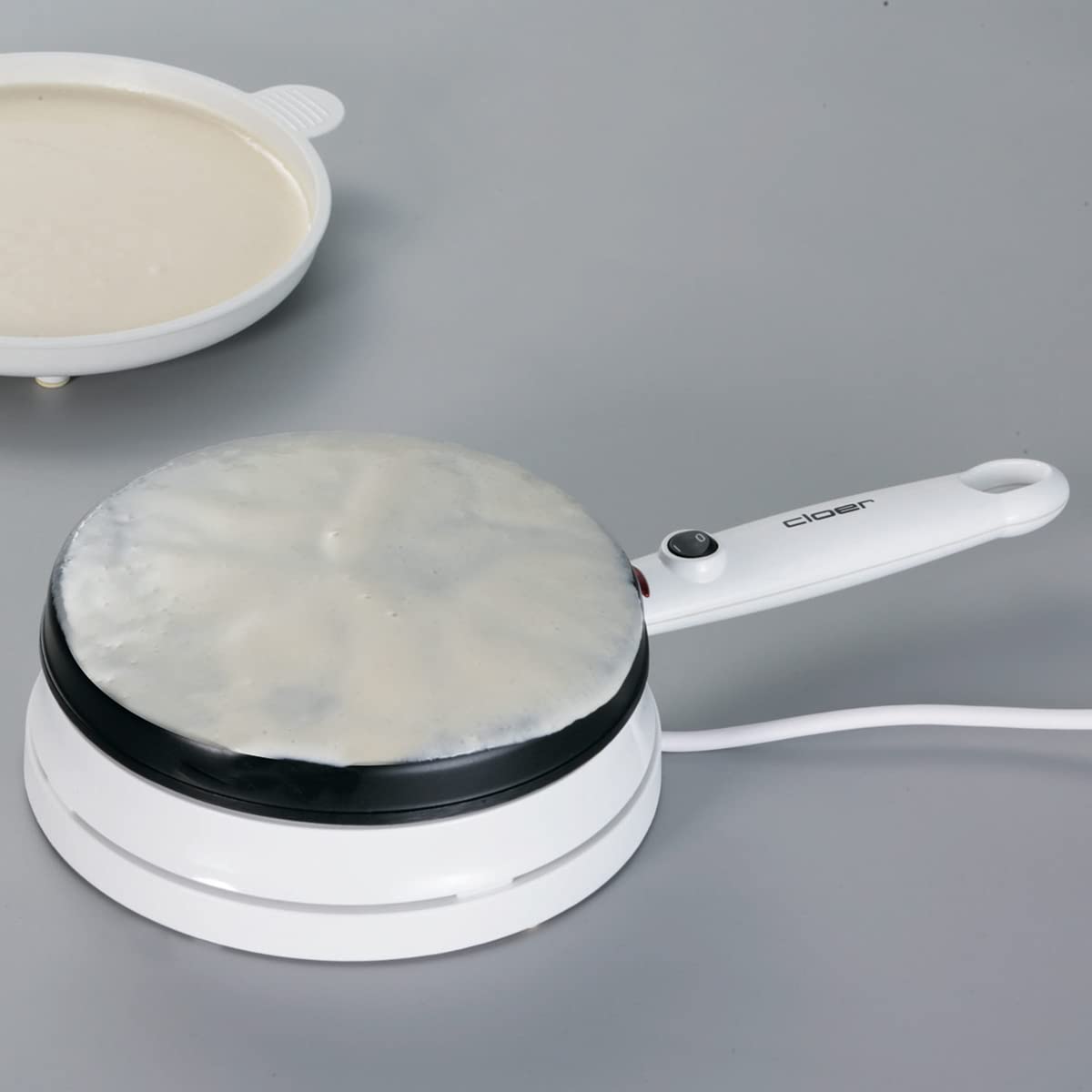 Cloer 677 Electric Crepe Maker - Nonstick Surface, Adjustable Temperature - Perfect for Breakfast, Desserts & Party Snacks