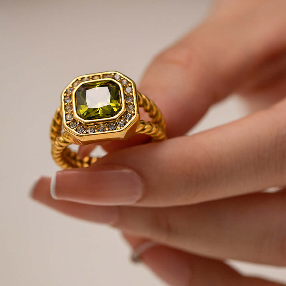 18K Gold Vintage Green Cubic Zirconia Twist Split Ring - Elegant Jewelry for Women, Perfect for Parties, Weddings & Special Occasions | JDR694
