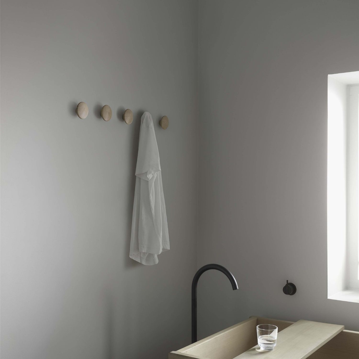 MUUTO The Dots Wall Hook & Door Knob - Natural Oak Wooden Hanger for Coats, Hats & Bags - Perfect for Entryway, Bedroom & Bathroom Organization