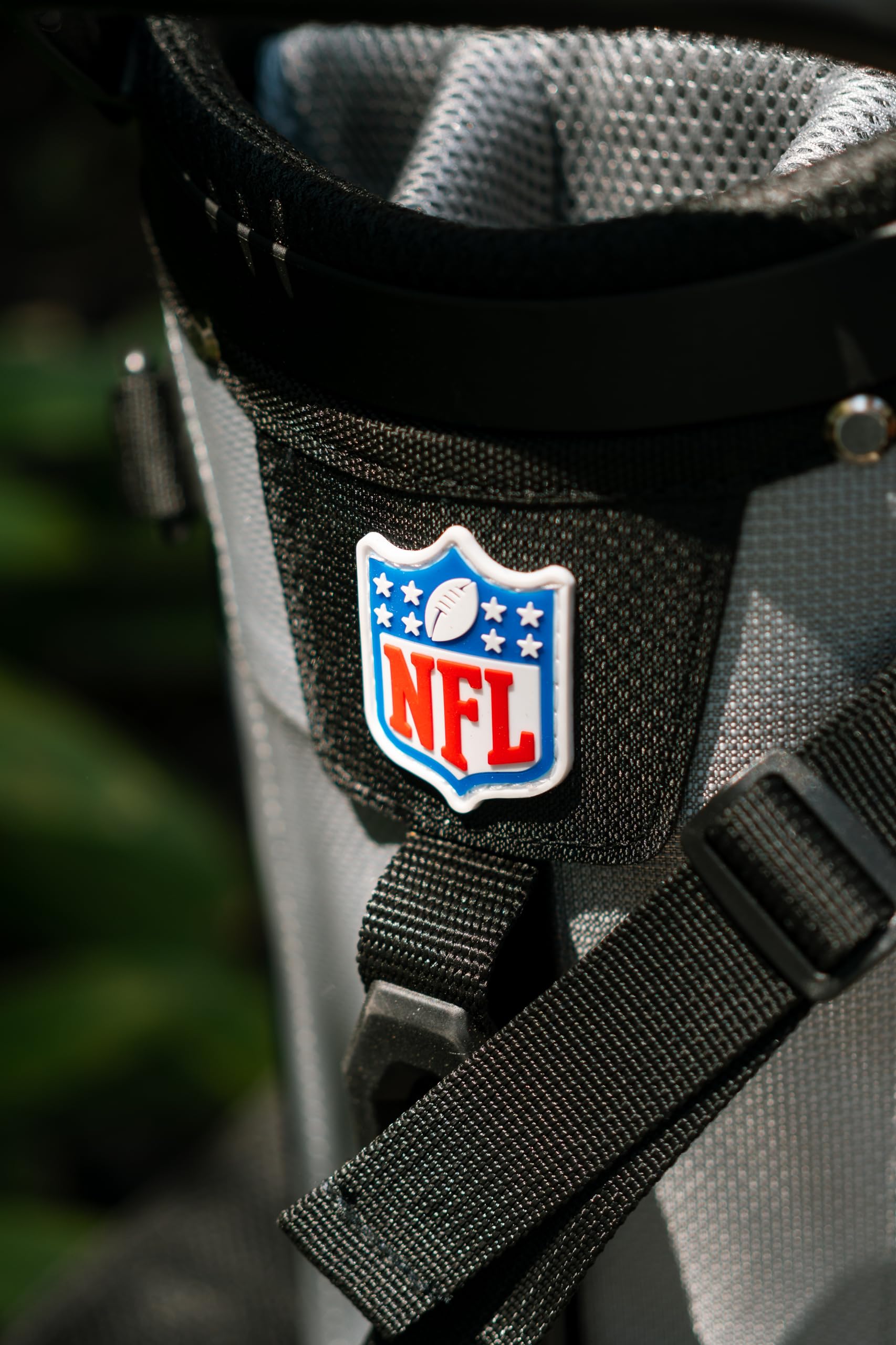 Wilson NFL Dallas Cowboys Stand Golf Bag - Durable & Lightweight for Men & Women | Perfect for Golf Courses, Driving Ranges & Outdoor Sports