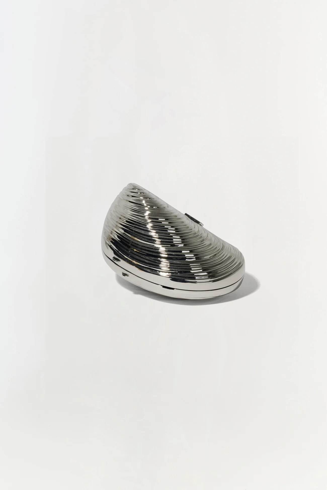 Bridget Mini Metal Oyster Necklace in Silver - Elegant Jewelry for Women, Perfect for Everyday Wear, Date Nights & Special Occasions