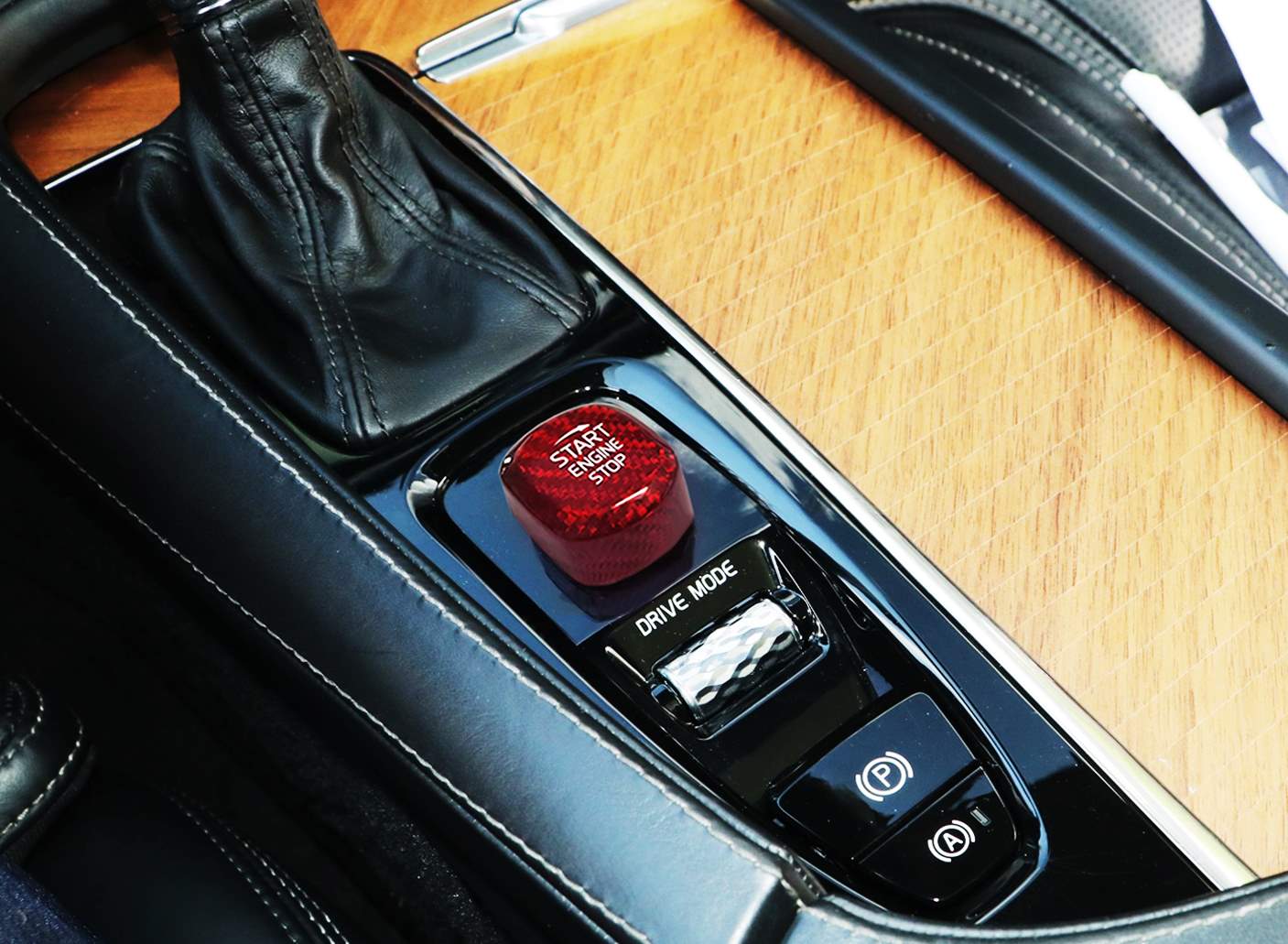 3D Red Carbon Fiber Engine Start/Stop Button Cover for Volvo XC60 XC90 S90 S60 V90 V60 - Premium Car Accessory for Enhanced Interior Styling & Driving Experience